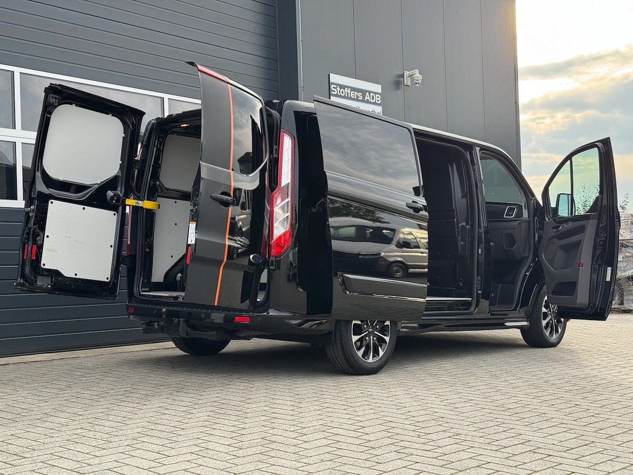 Ford Transit Custom 310 2.0 TDCI 170pk L1H1 Sport | D-riem n, 4 cilinders, Zwart, Bedrijf, 170 pk