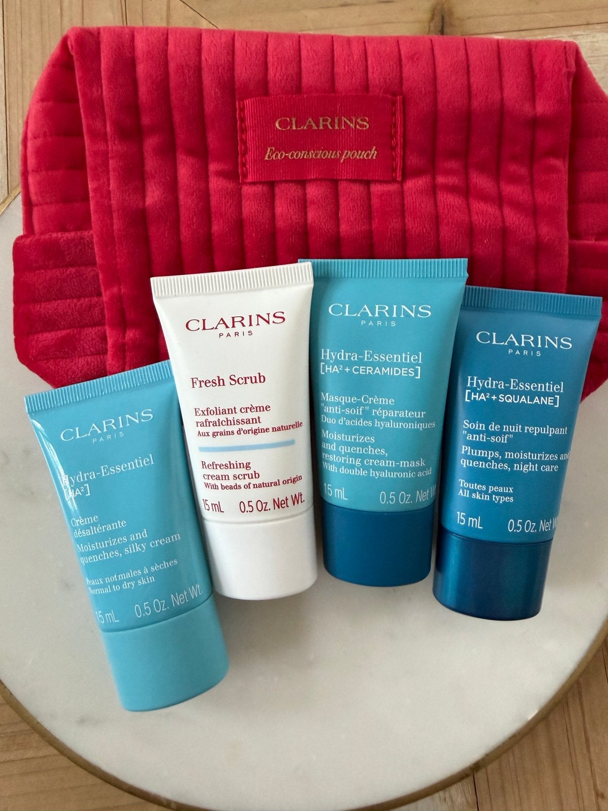 Nieuwe Clarins Hydra-Essentiel Skincare Set met Pouch, Sieraden, Tassen en Uiterlijk, Verzenden, Nieuw, Bodylotion, Crème of Olie