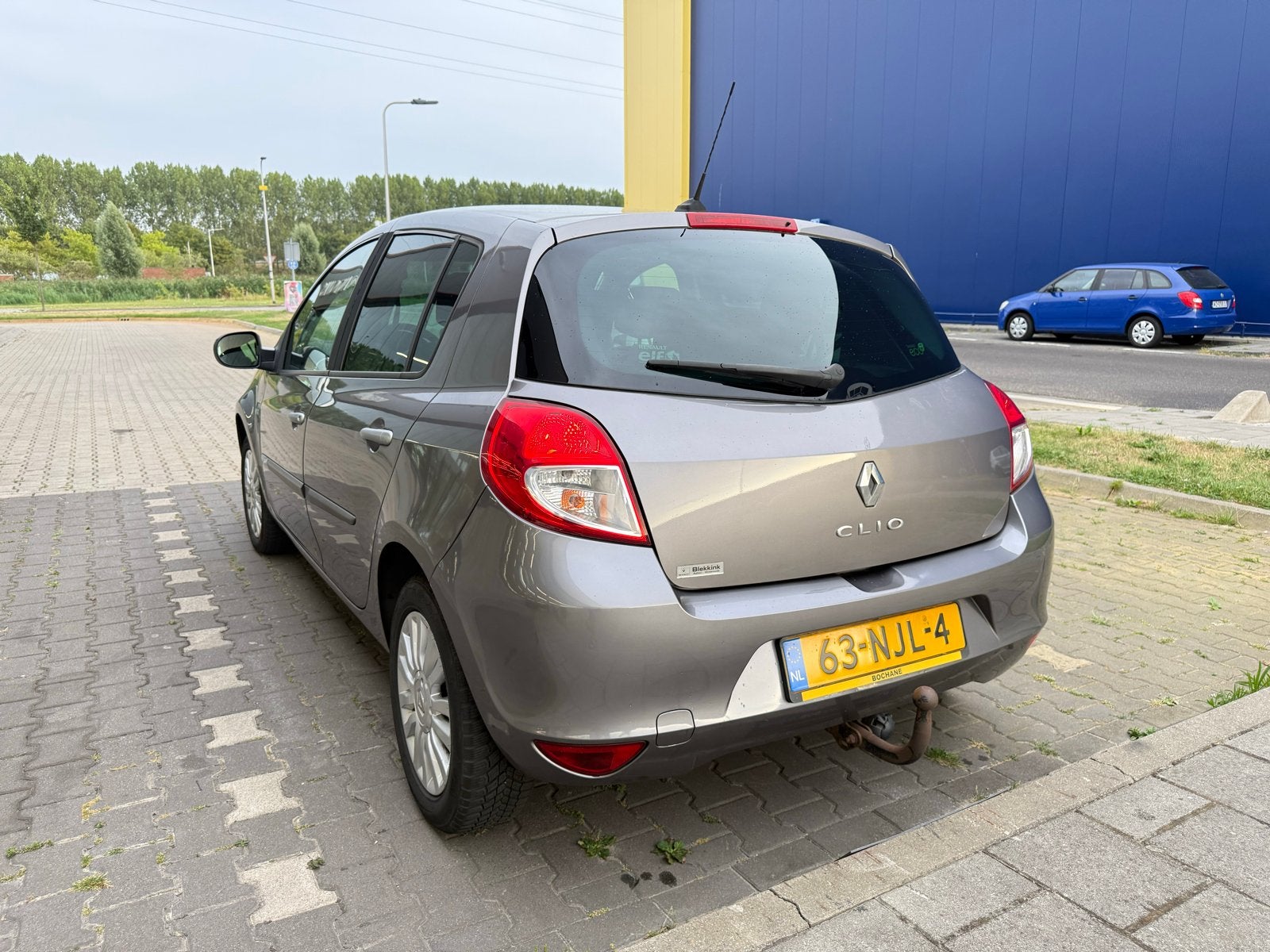 Renault Clio 1.2 16V 75pk 5-DRS 2010 Grijs, Auto's, Renault, Voorwielaandrijving, Zwart, 4 cilinders, 49 €/maand