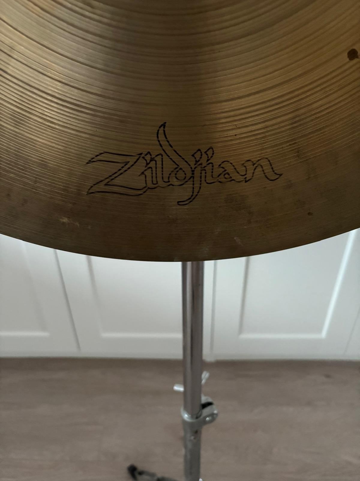 Zildjian Avedis Cymbal 22" met standaard, Muziek en Instrumenten, Ophalen