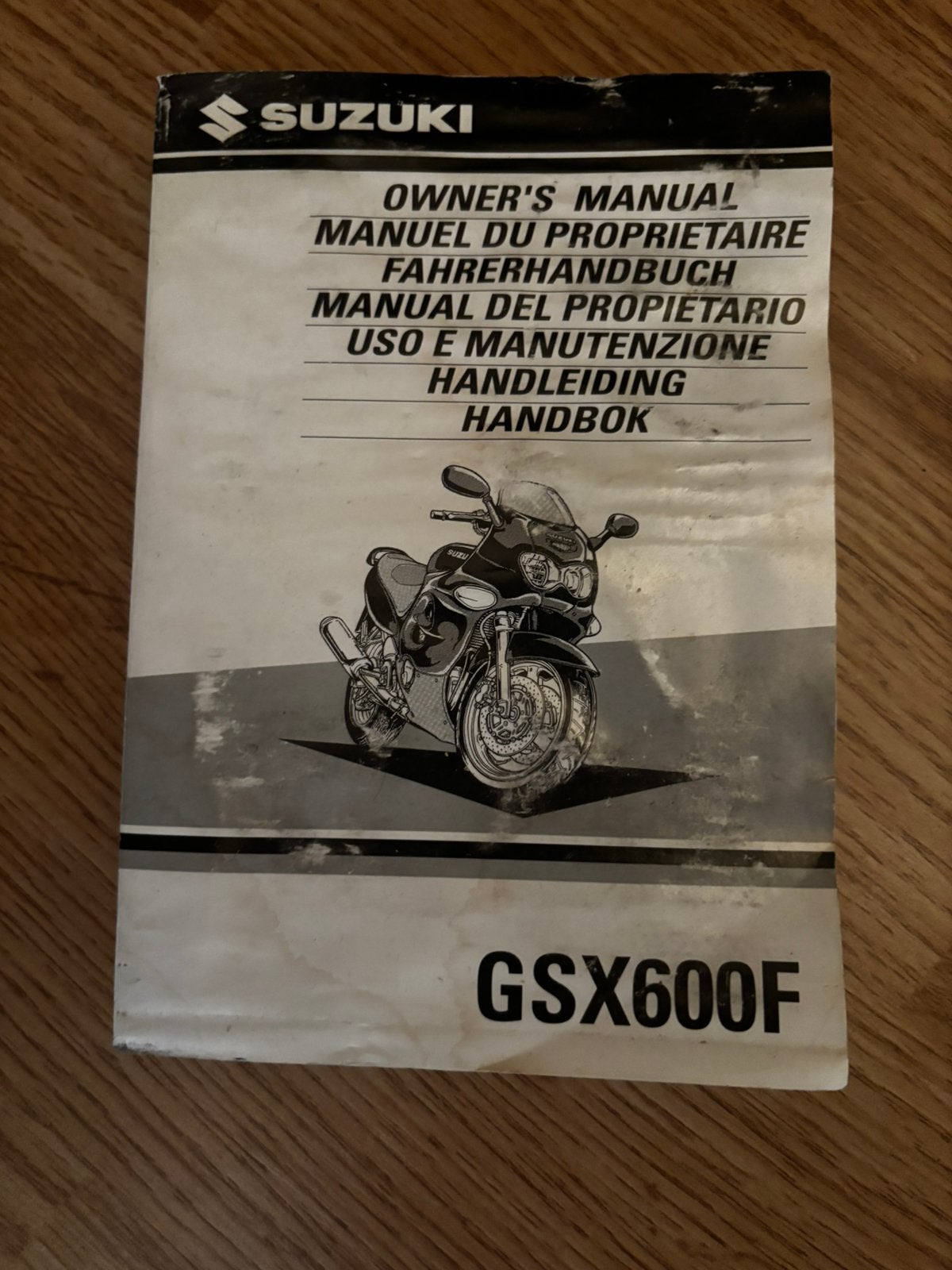 Suzuki gsx-F 600 boekje uit almelo, Motoren, Onderdelen | Suzuki, Ophalen of Verzenden, Gebruikt