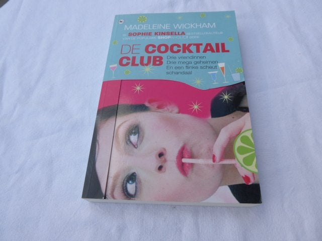 De cocktail club - M Wickham (= Sophie Kinsella), Ophalen of Verzenden, Gelezen, Sophie Kinsella