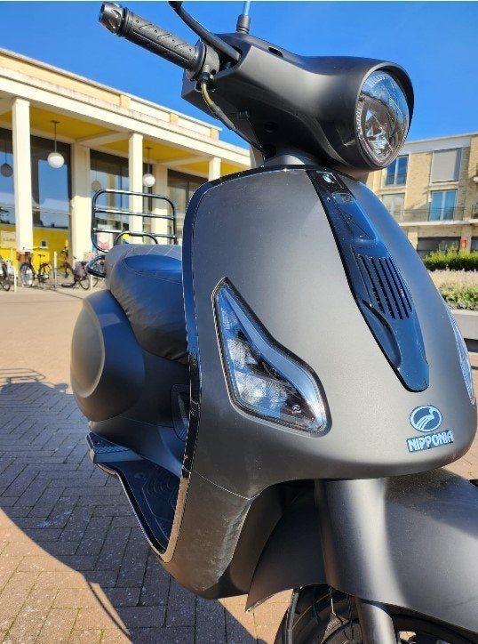 25 km scooter, Fietsen en Brommers, Geen, Onbekend, Zo goed als nieuw, Benzine