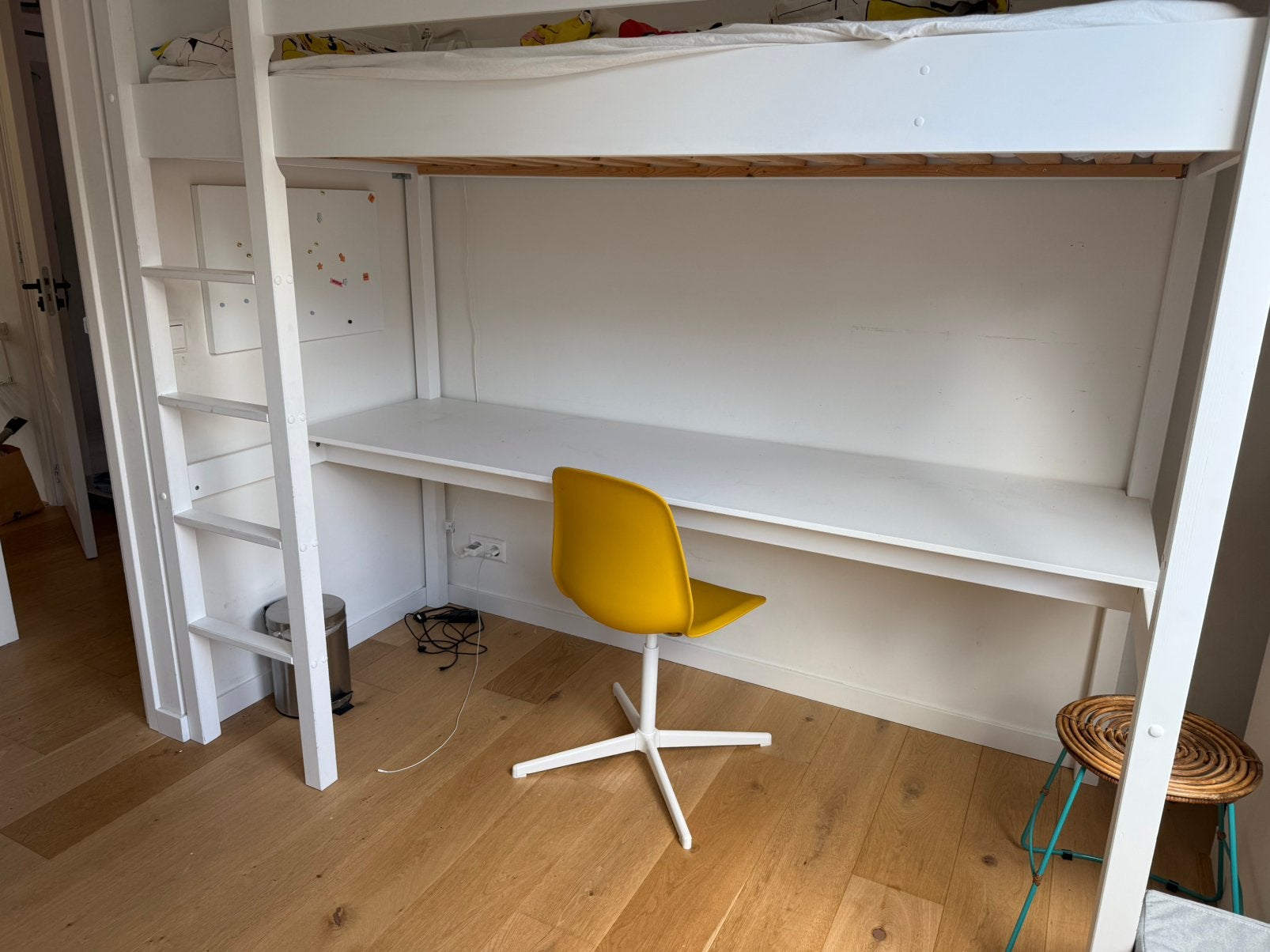 Hoogslaper met bureau van Perite Amelie, Ophalen, Eenpersoons, Zo goed als nieuw, 90 cm