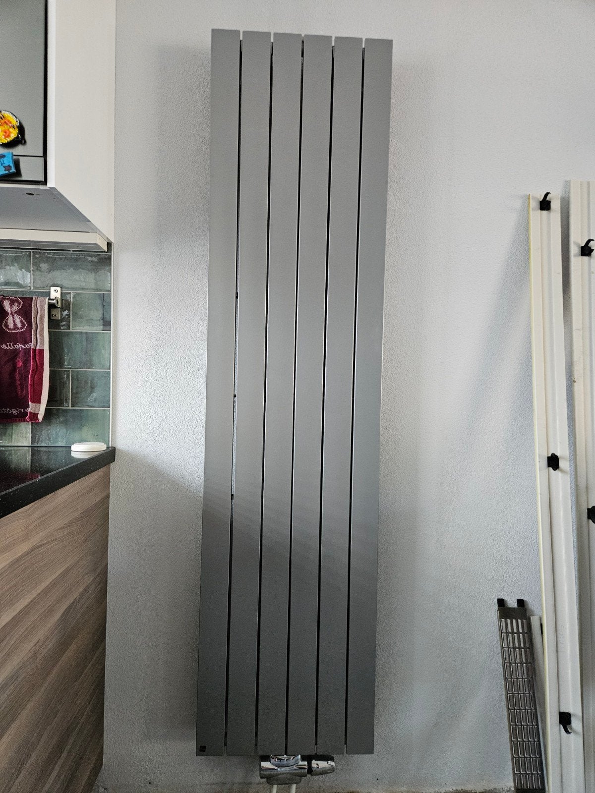 Moderne verticale design radiator, grijskleurig, Ophalen, Gebruikt, Radiator, Minder dan 60 cm