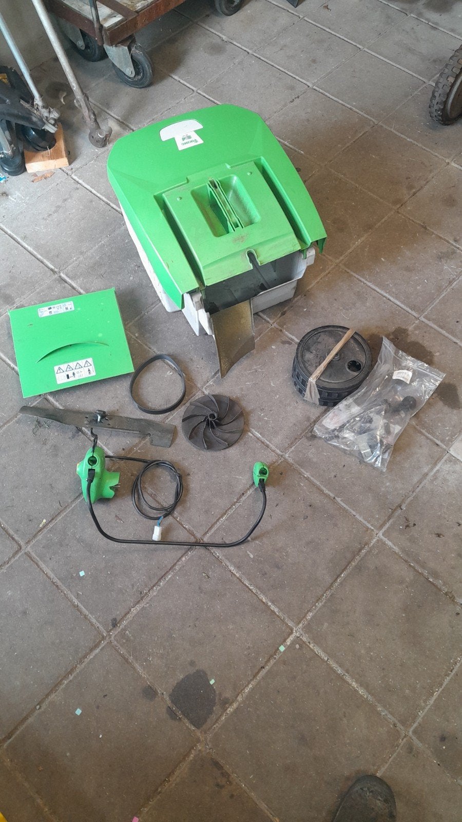 grasmaaier wiel onderdelen wielen stihl viking maaier, Opvangbak, Cirkelmaaier, Elektrische grasmaaier, Ophalen of Verzenden