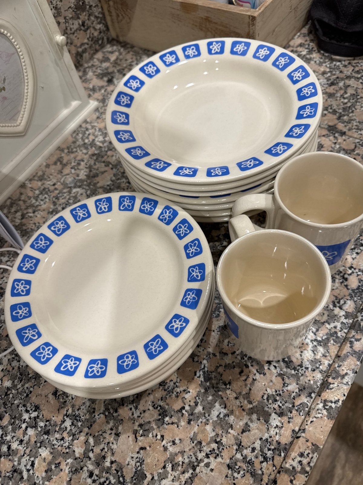 Vintage Servies Set: Borden en Mokken met Blauw Bloemmotief, Ophalen, Gebruikt, Keramiek, Vintage