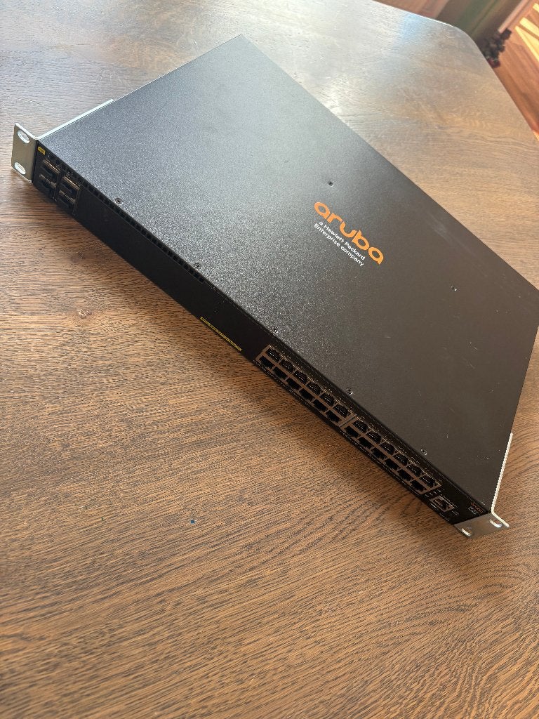 Netwerkswitch HPE Aruba 2930F JL261A 24prt, Ophalen of Verzenden, Zo goed als nieuw