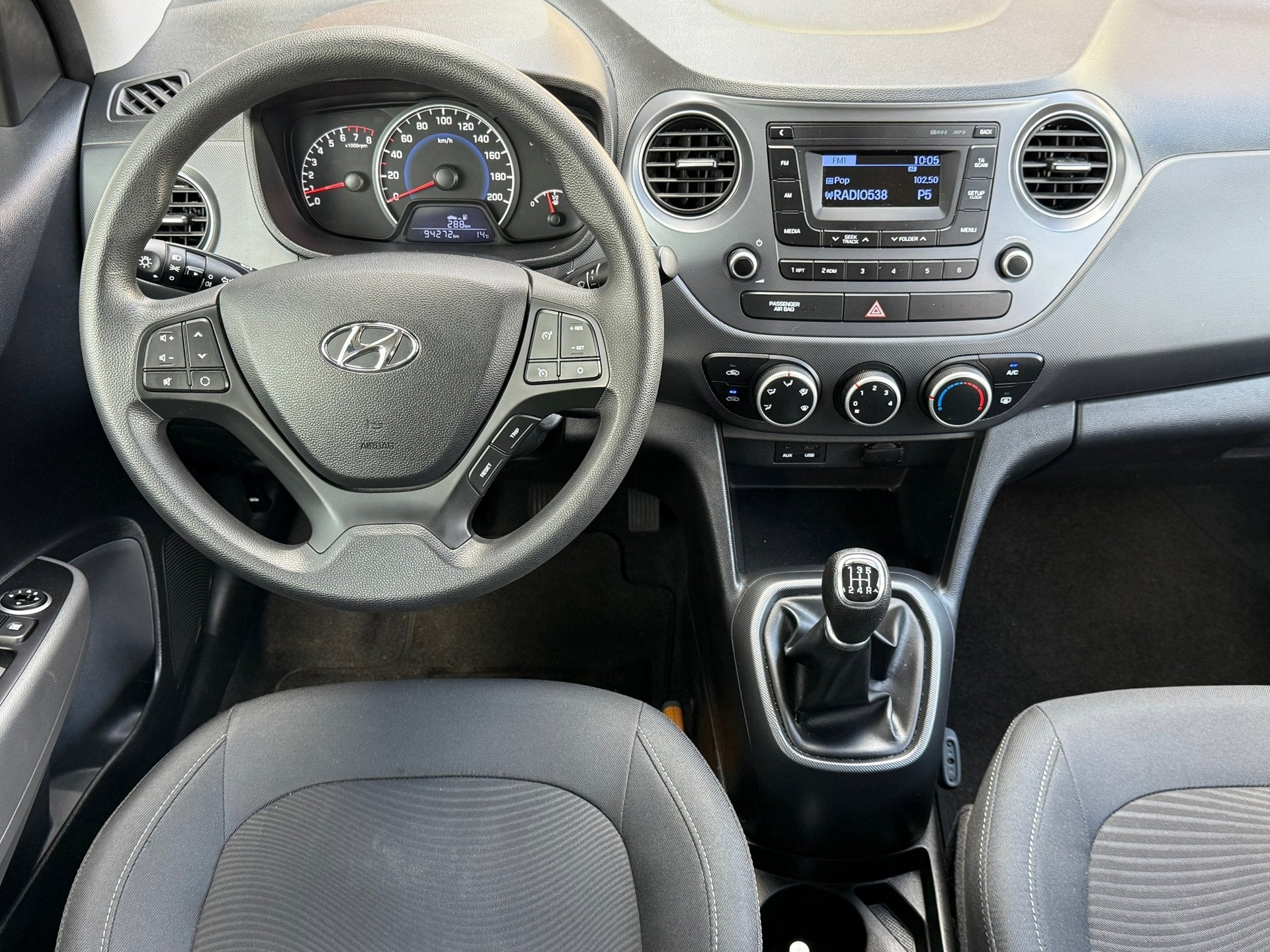 Hyundai I10 1.0i 67pk Comfort AIRCO | CRUISE | ELEKTR PACK |, Auto's, Voorwielaandrijving, Stof, Gebruikt, 4 stoelen