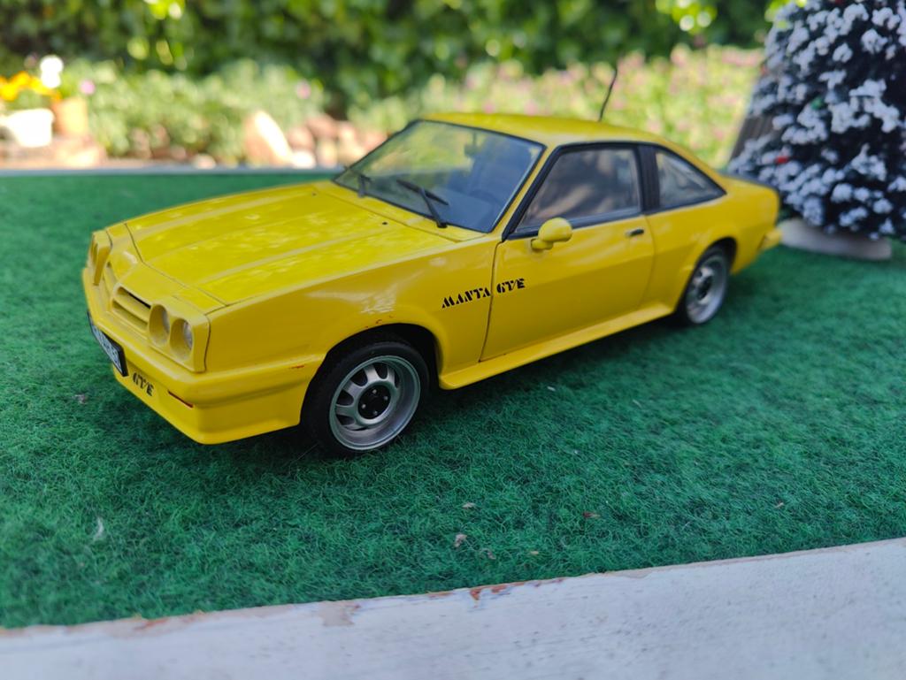 Opel Manta GT/E Revell vitrine model 1:18 - Mint conditie, Hobby en Vrije tijd, Modelauto's | 1:18, Ophalen of Verzenden, Zo goed als nieuw