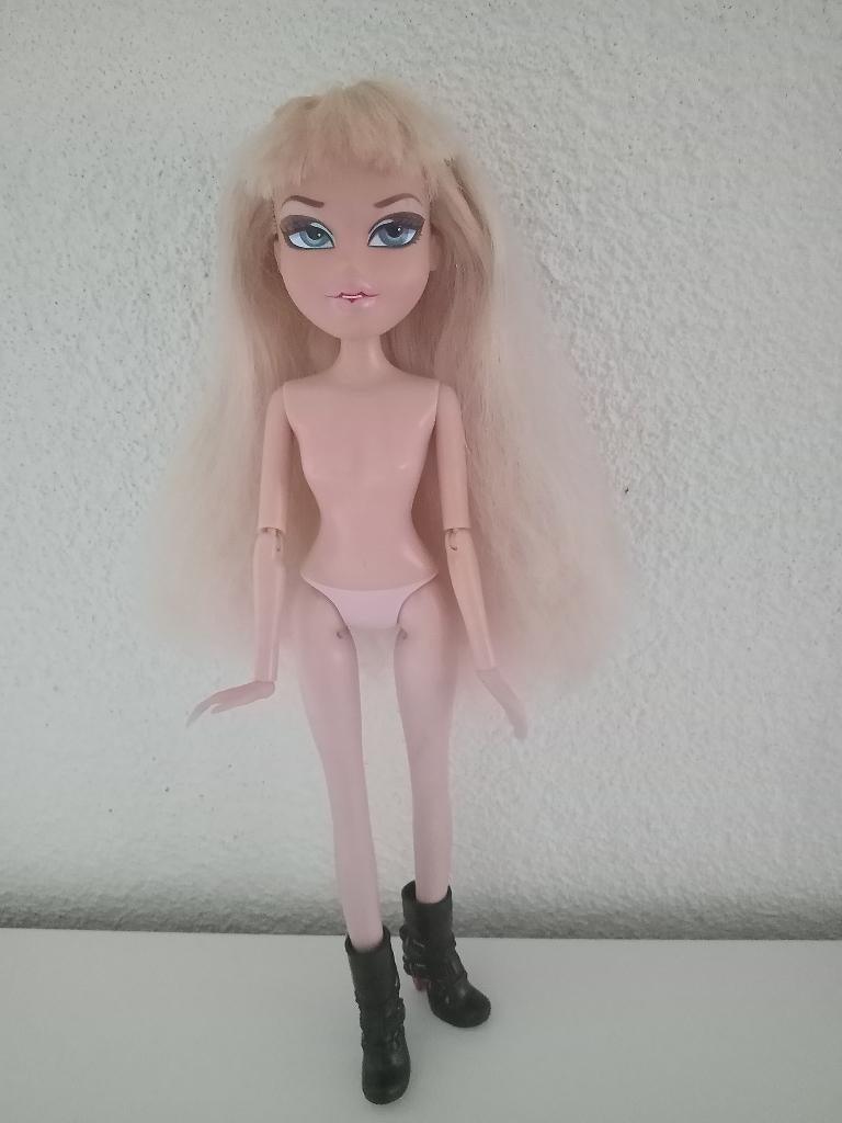 Bratz Totally Polished – CLOE, Verzamelen, Poppen, Ophalen of Verzenden, Gebruikt, Pop