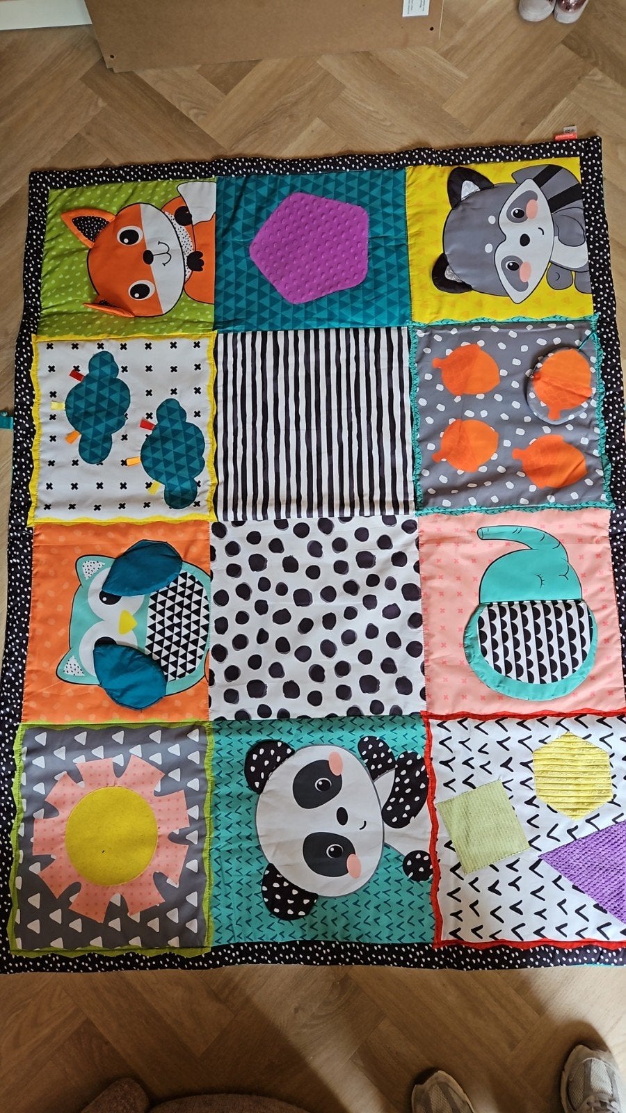 Zwart-wit speelkleed met dieren en texturen, Ophalen