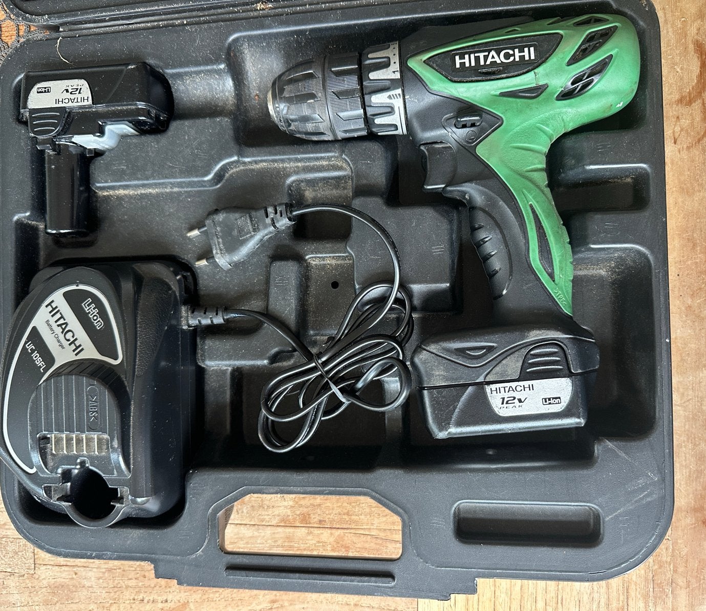 Hitachi Accu Boormachine 12V met 2 accu's en koffer, Gebruikt, Variabele snelheid, Ophalen of Verzenden, Boor- en Schroefmachine