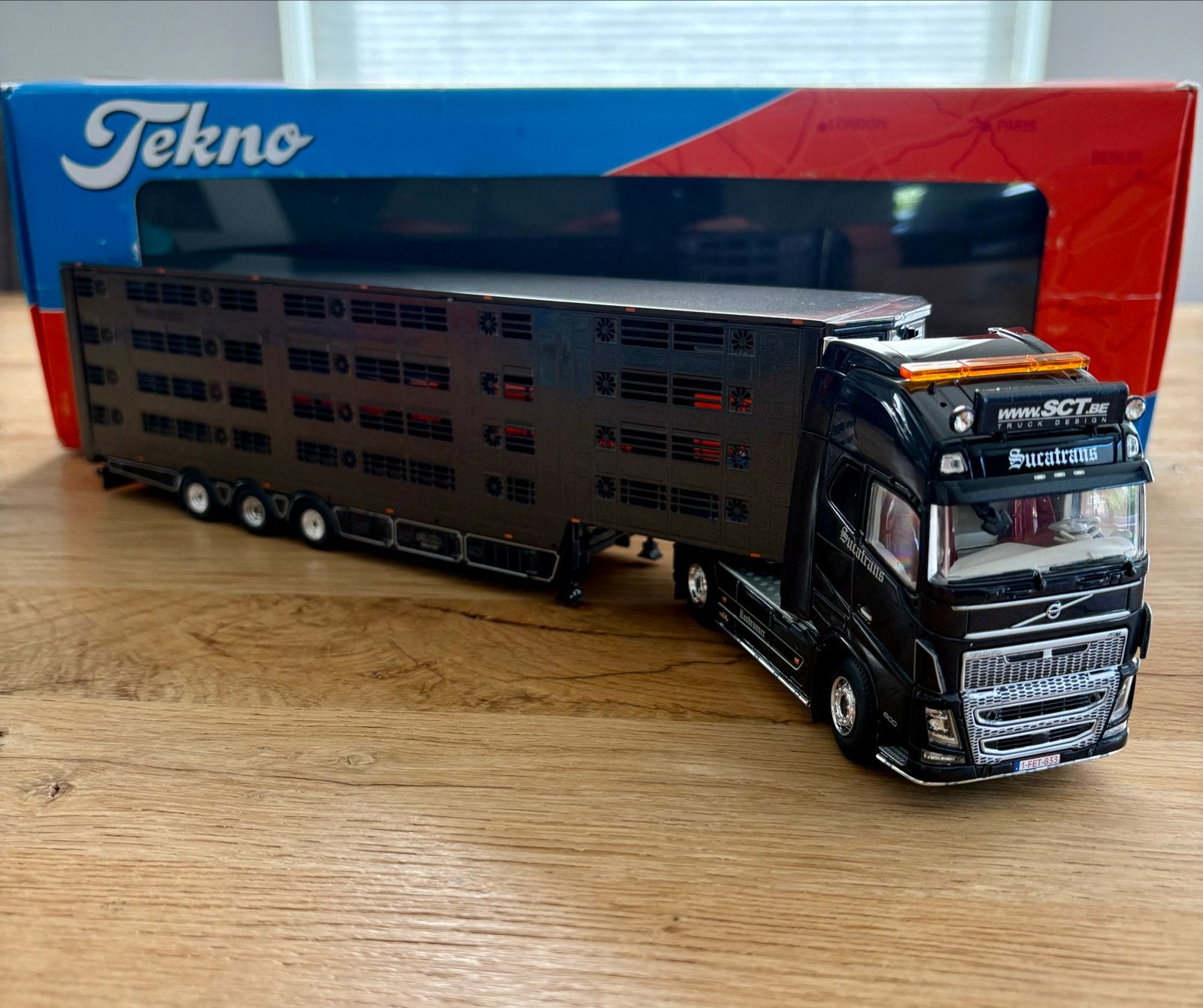 Tekno 1:50 Sucatrans Volvo FH04 Globetrotter XL veetrailer, Ophalen of Verzenden, Nieuw, Bus of Vrachtwagen, Tekno