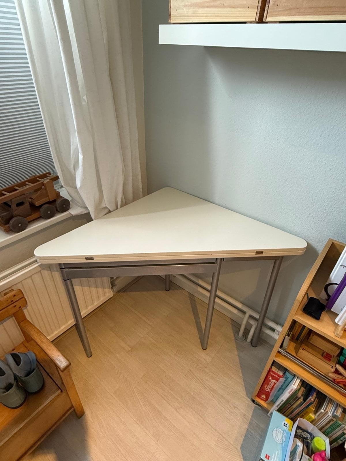 Witte hoektafel, inklapbaar, ideaal voor kleine ruimtes, Huis en Inrichting, Ophalen, Minder dan 45 cm, Gebruikt, 75 cm of meer