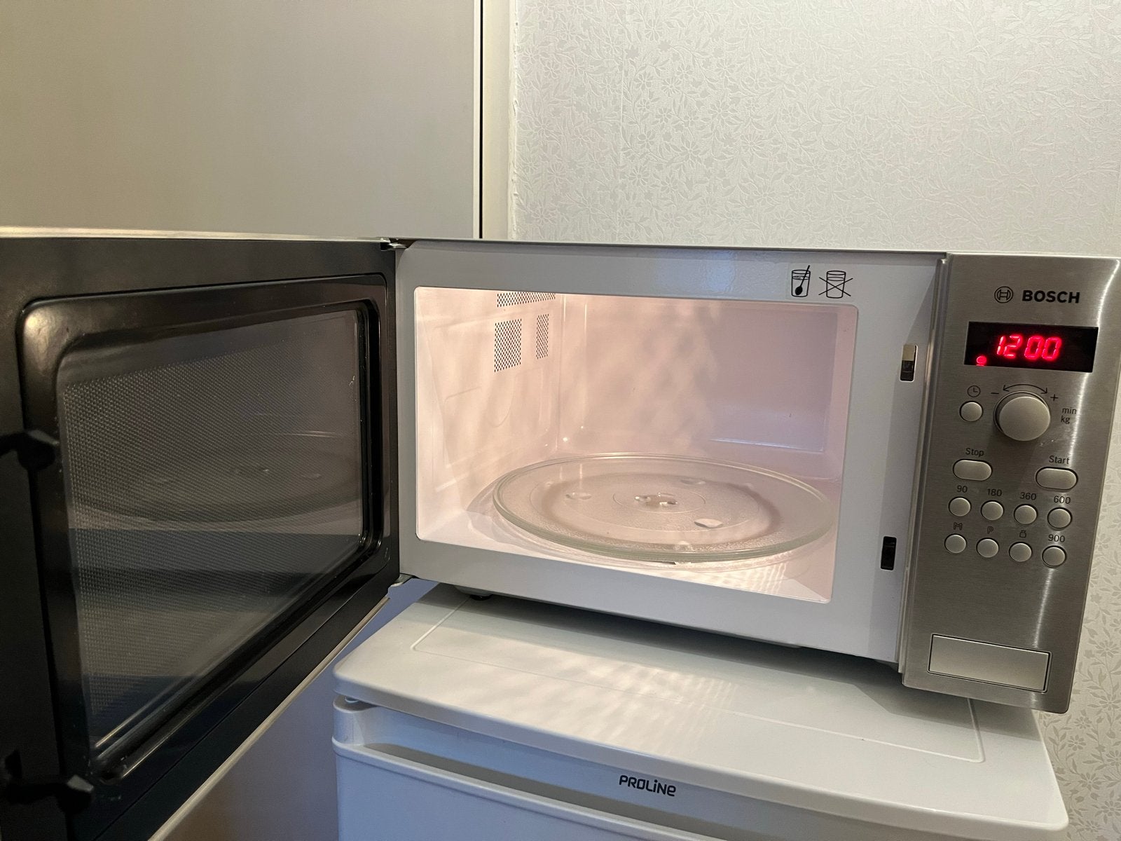 Bosch Magnetron - Prima conditie (B:51 D:36 H:30), Witgoed en Apparatuur, Magnetrons, Ophalen, Draaiplateau, Magnetron, Zo goed als nieuw