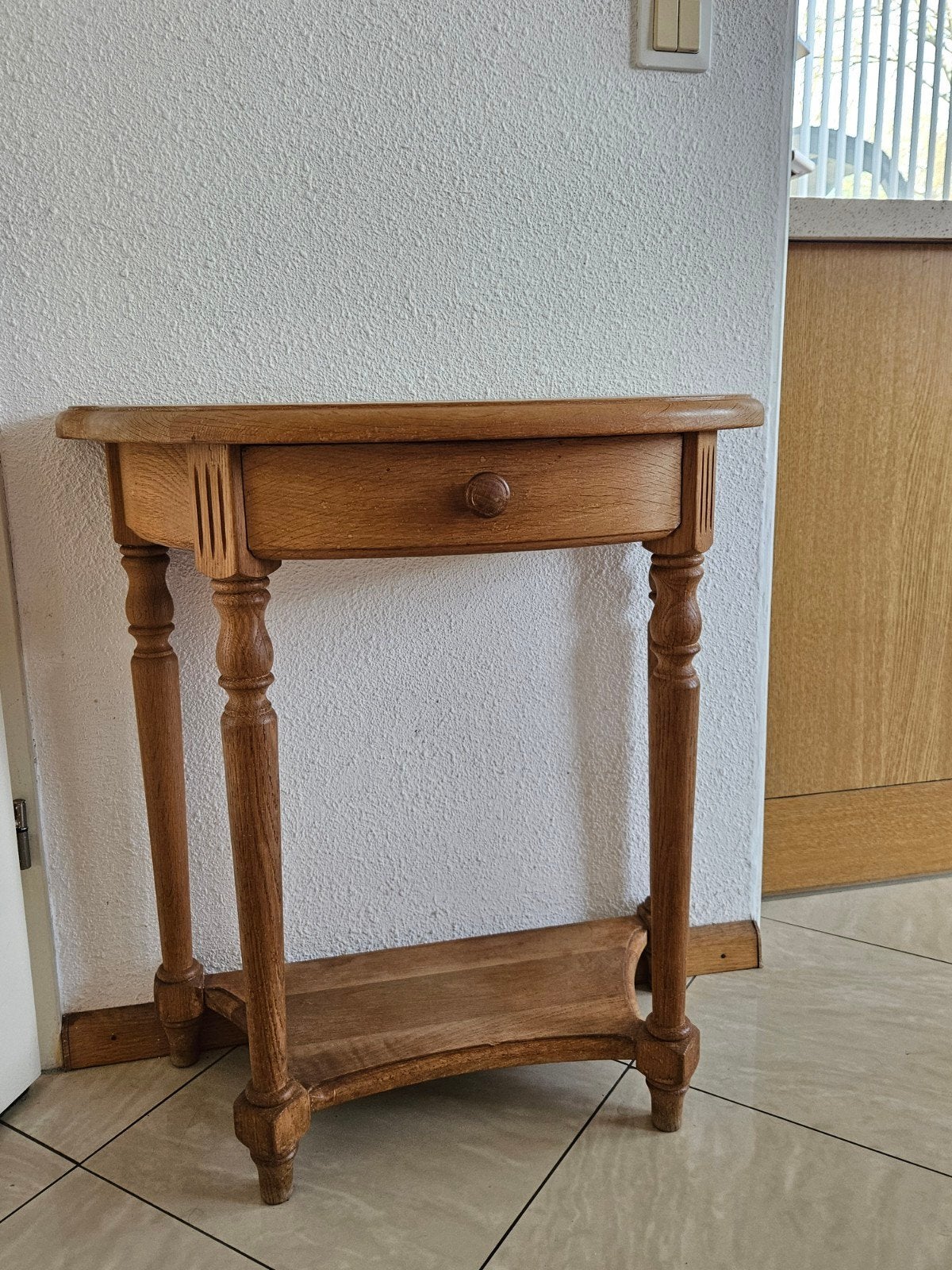 Halfronde bijzettafel eiken met lade, Ophalen
