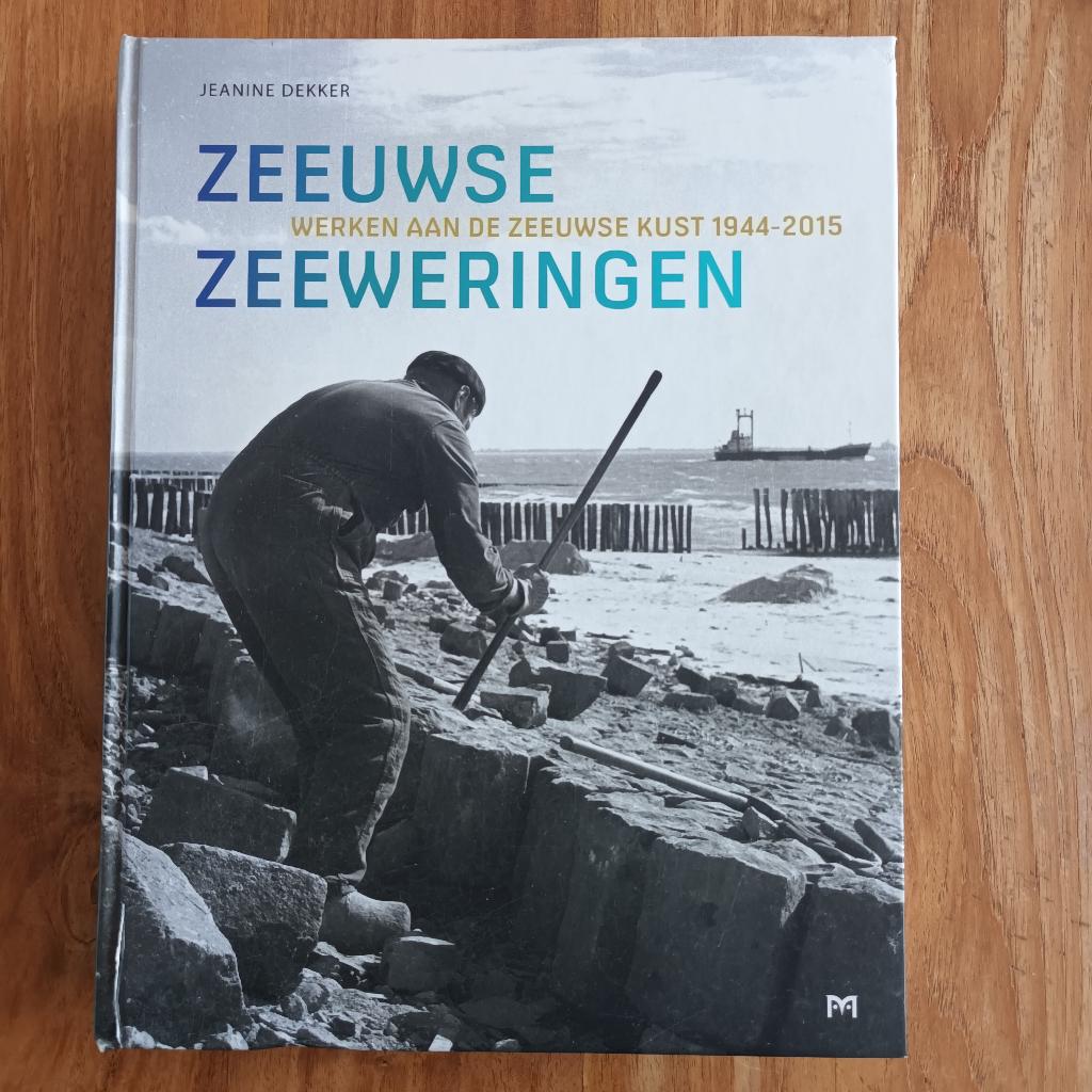 Zeeuwse Zeeweringen, werken aan de Zeeuwse kust 1944-2015, Jeanine Dekker, Ophalen of Verzenden, 20e eeuw of later, Gelezen