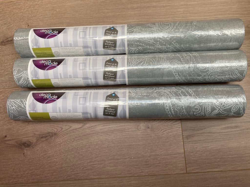 Leuk zilverkleurig vliesbehang, Ophalen of Verzenden, 10 tot 25 m², Zilver met patroon