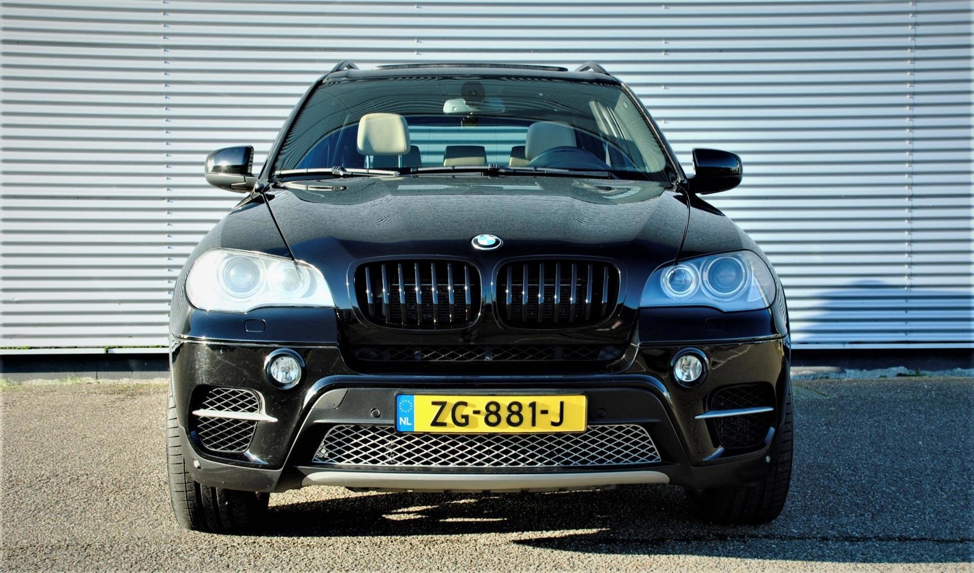 BMW X5 XDrive50i High Executive / Full option / Pano / Navi, Auto's, Euro 5, 2240 kg, Gebruikt, Xenon verlichting