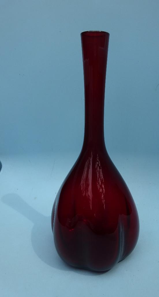 Gunnar Ander voor Elme Glasbruk Sweden: rode langnek vaas, Antiek en Kunst, Antiek | Glas en Kristal, Ophalen