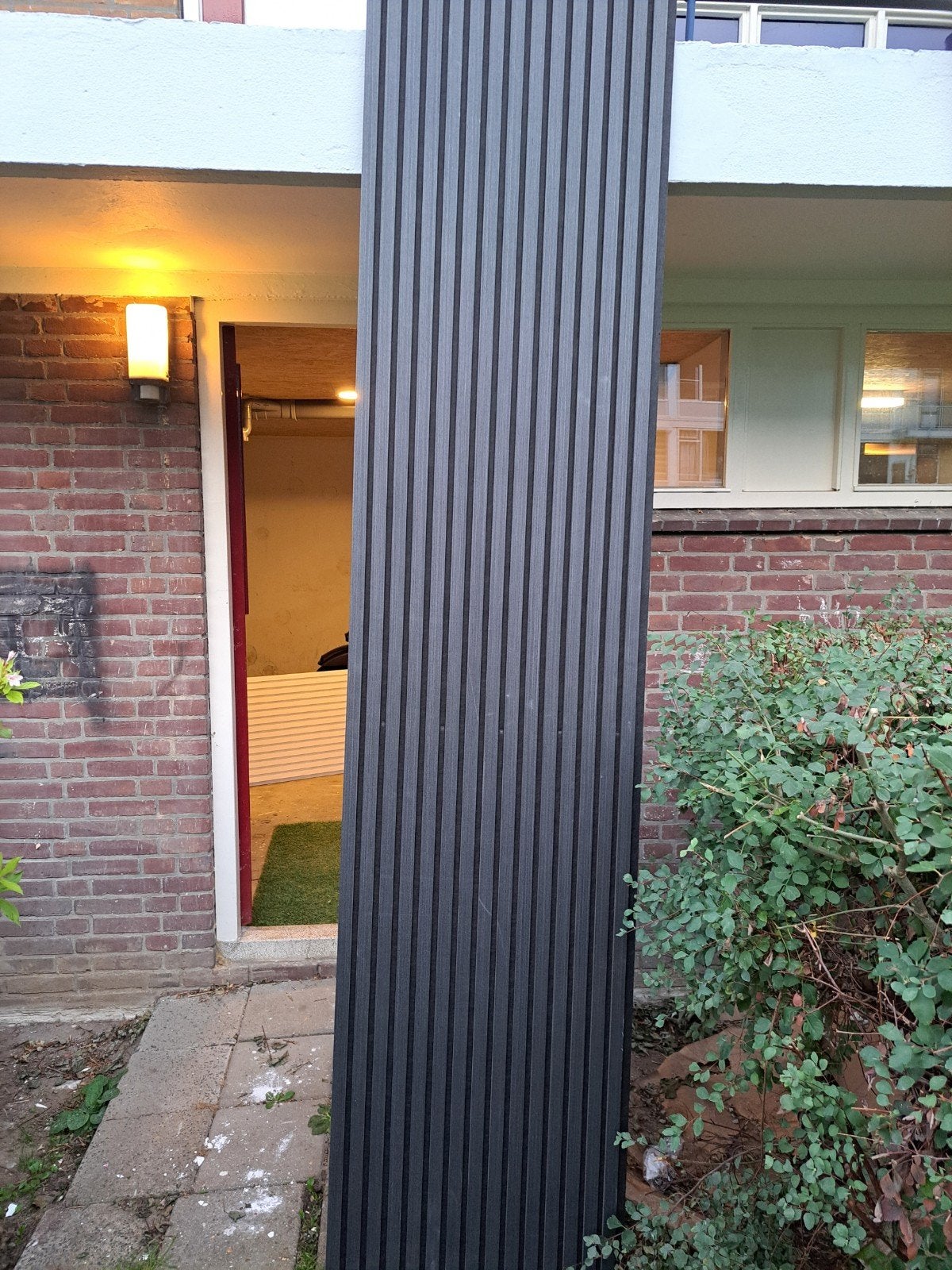 Zwarte houten lattenwand - Nieuwstaat, Overige typen, Nieuw, Ophalen of Verzenden, 200 tot 250 cm