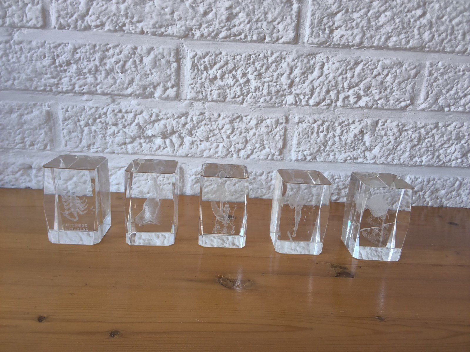 Set van 5 zware glazen kubussen met 3D-lasergravures, Ophalen of Verzenden, Zo goed als nieuw