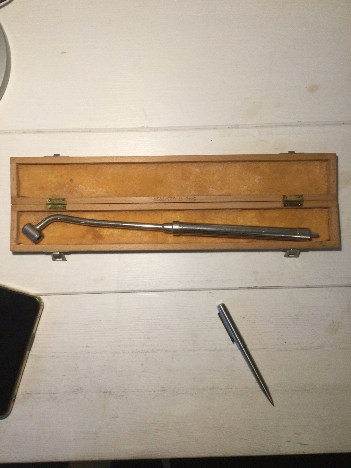 Grote verchroomde bandenspanningsmeter in kistje., Ophalen of Verzenden, Zo goed als nieuw