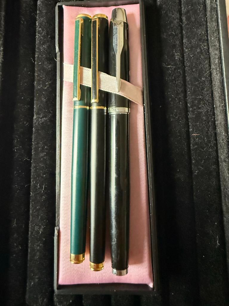 Vintage Pennenset: Parker en Iridium Point Vulpen met MSD lo, Verzamelen, Pennenverzamelingen, Pennenset, Gebruikt, Parker, Met doosje