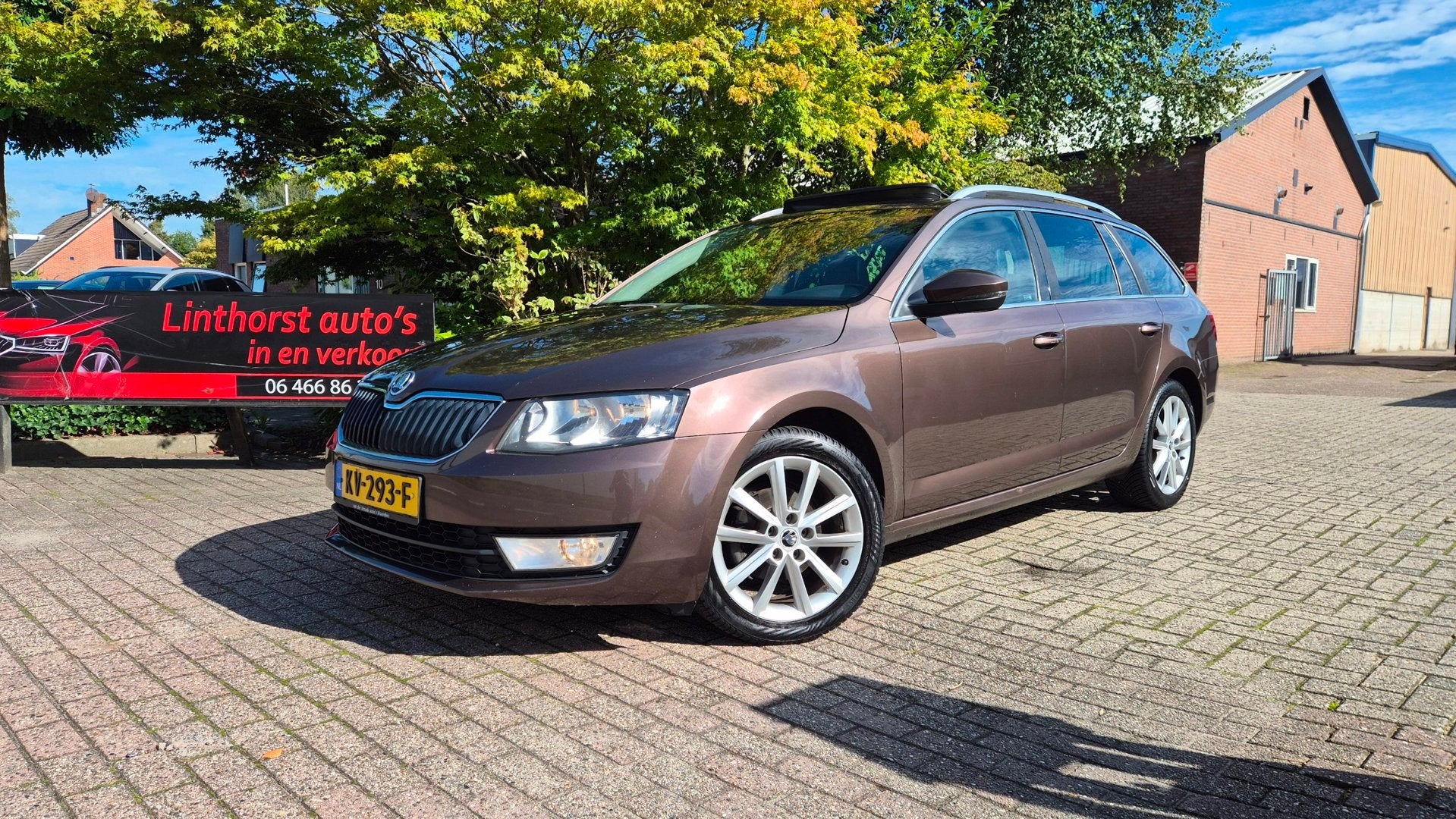 Skoda Octavia Combi 1.6 TDI Greentech Ambition Business 12-2, Auto's, Gebruikt, Bruin, Leder en Stof, Origineel Nederlands