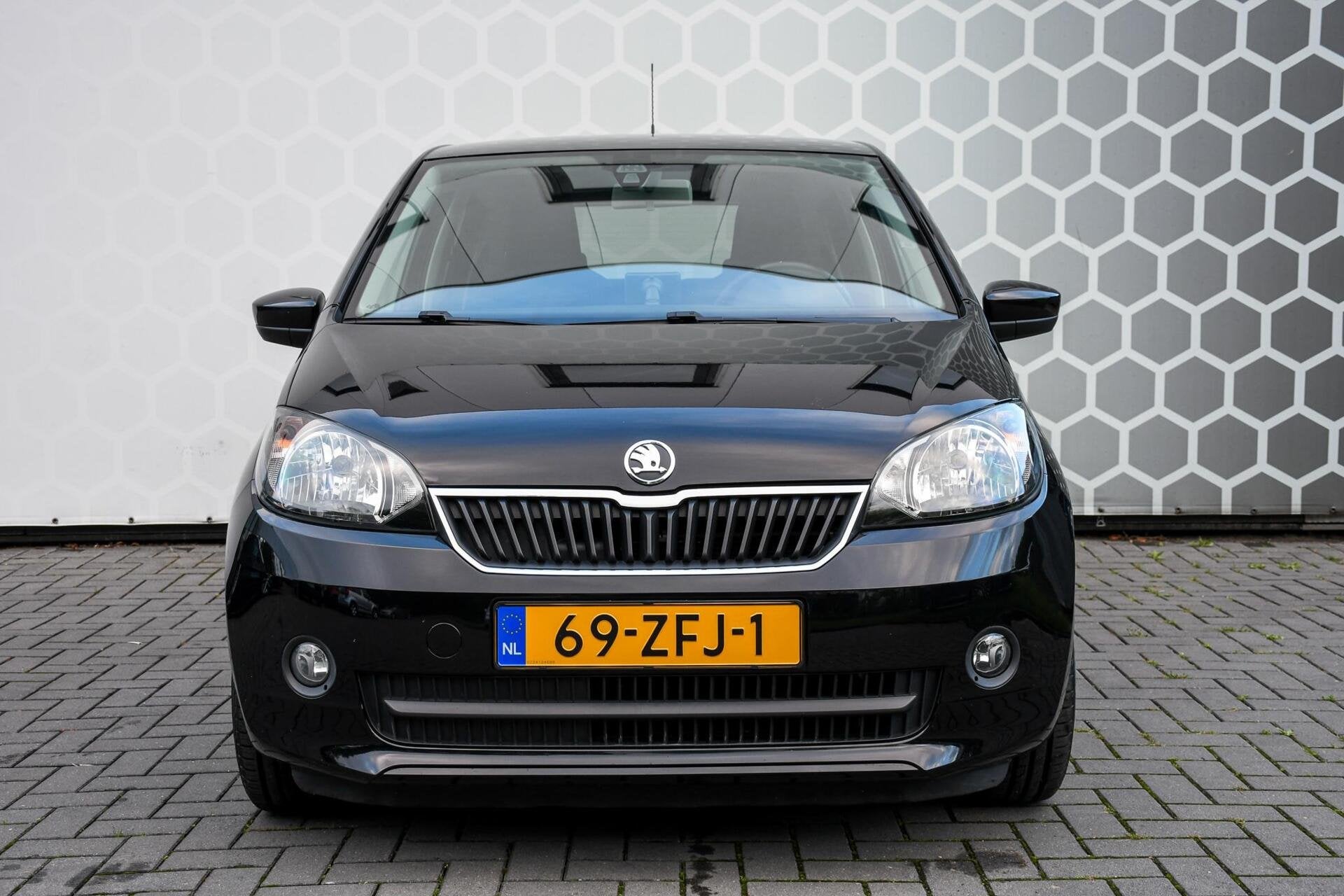 Skoda Citigo 1.0 Elegance Cruise Automaat Stoelverwarming, Auto's, Euro 5, Stof, Gebruikt, Zwart