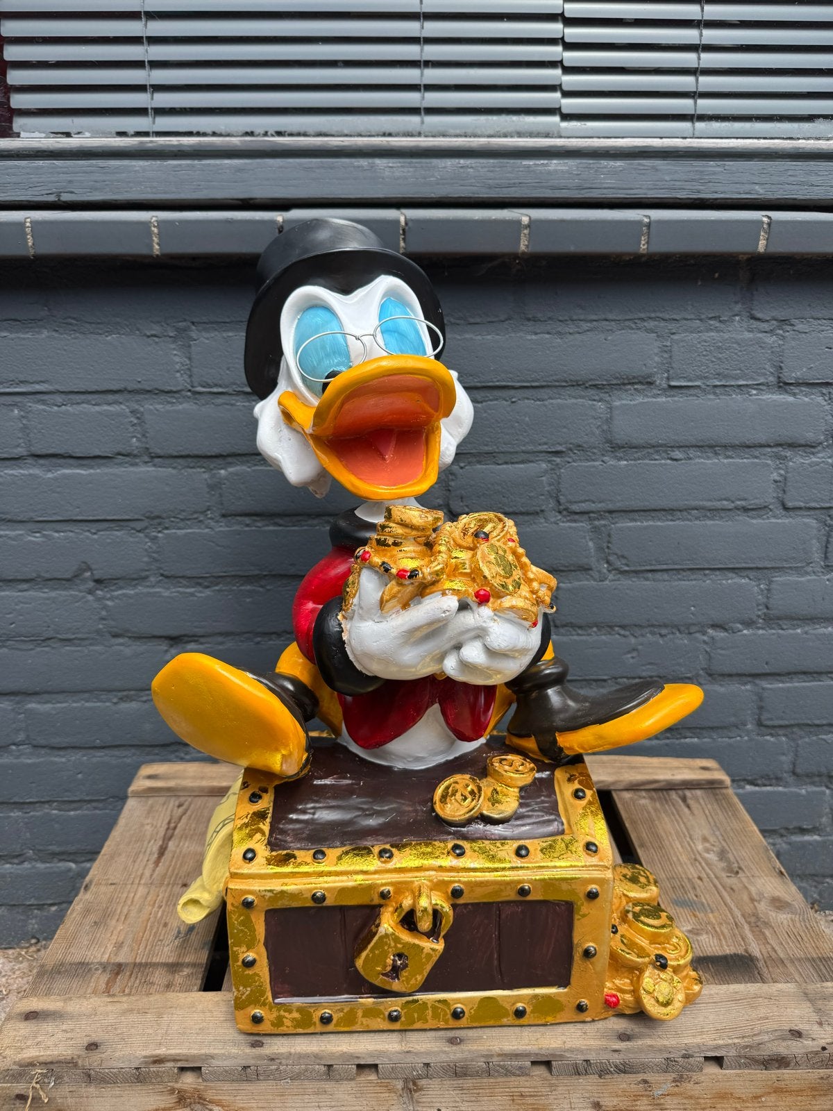 Dagobert Duck Beeld met Schatkist - Disney Figuur, Ophalen, Donald Duck, Zo goed als nieuw, Beeldje of Figuurtje