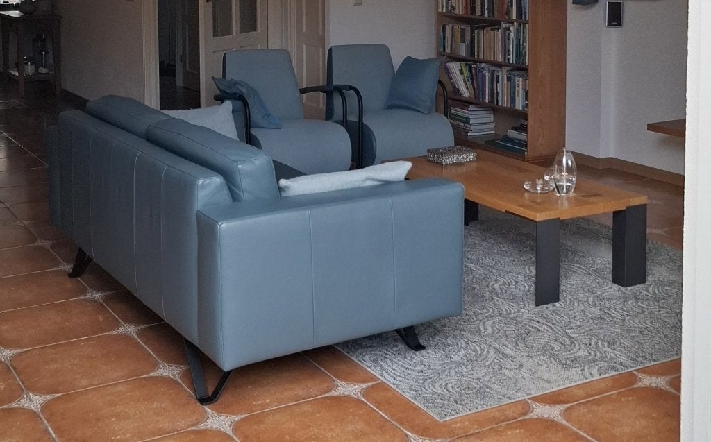 Een hele goede bank met twee fauteuils merk Movani️️🛋️💺💺, Huis en Inrichting, Ophalen, Zo goed als nieuw, Leer, Modern.
