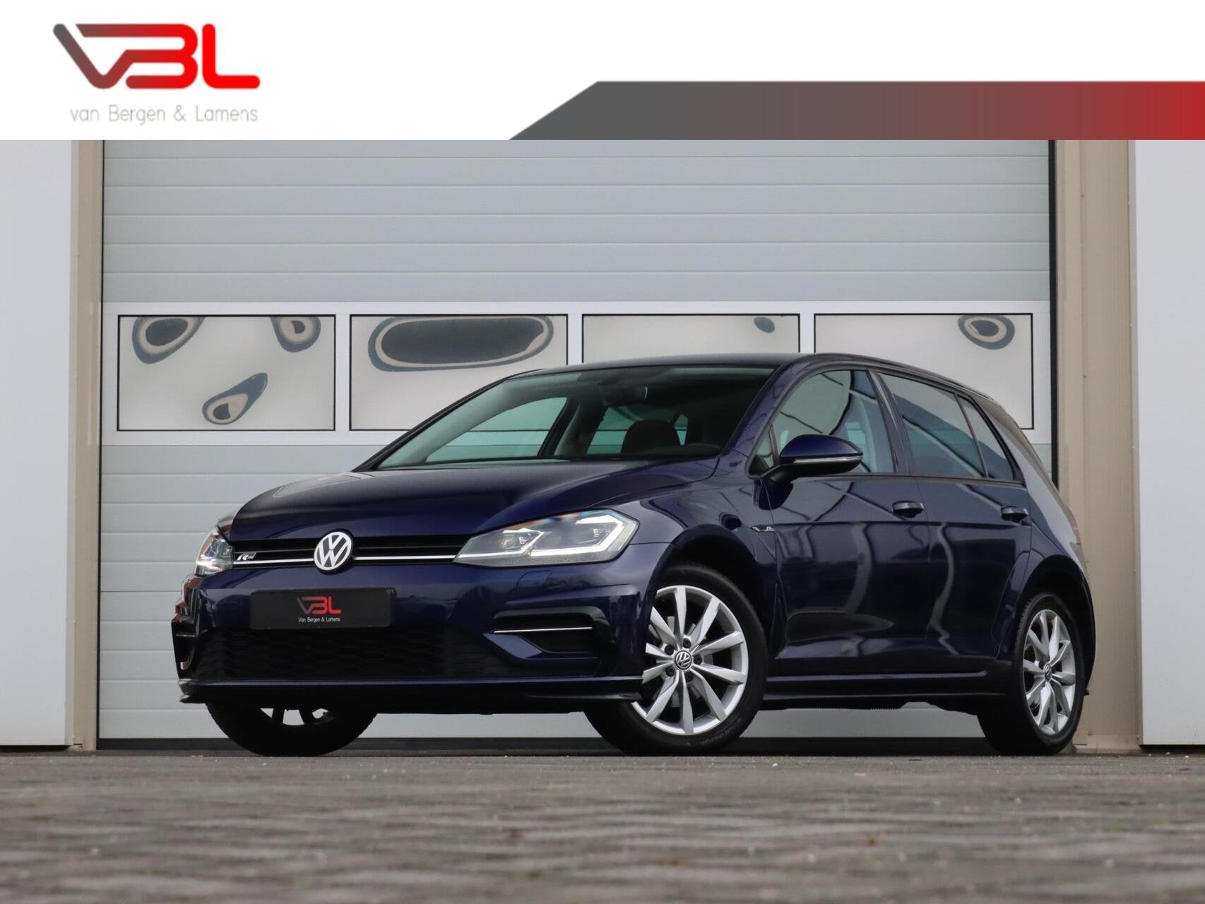Volkswagen Golf 1.5 TSI 150PK Highline Business R-line Autom, Stof, 4 cilinders, Blauw, Bedrijf