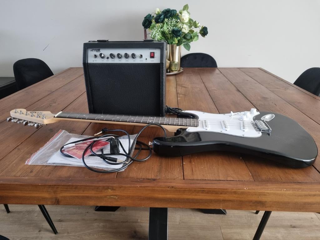 Elektrische gitaar met versterker en accessoires, Met versterker, Zo goed als nieuw, Solid body, Ophalen