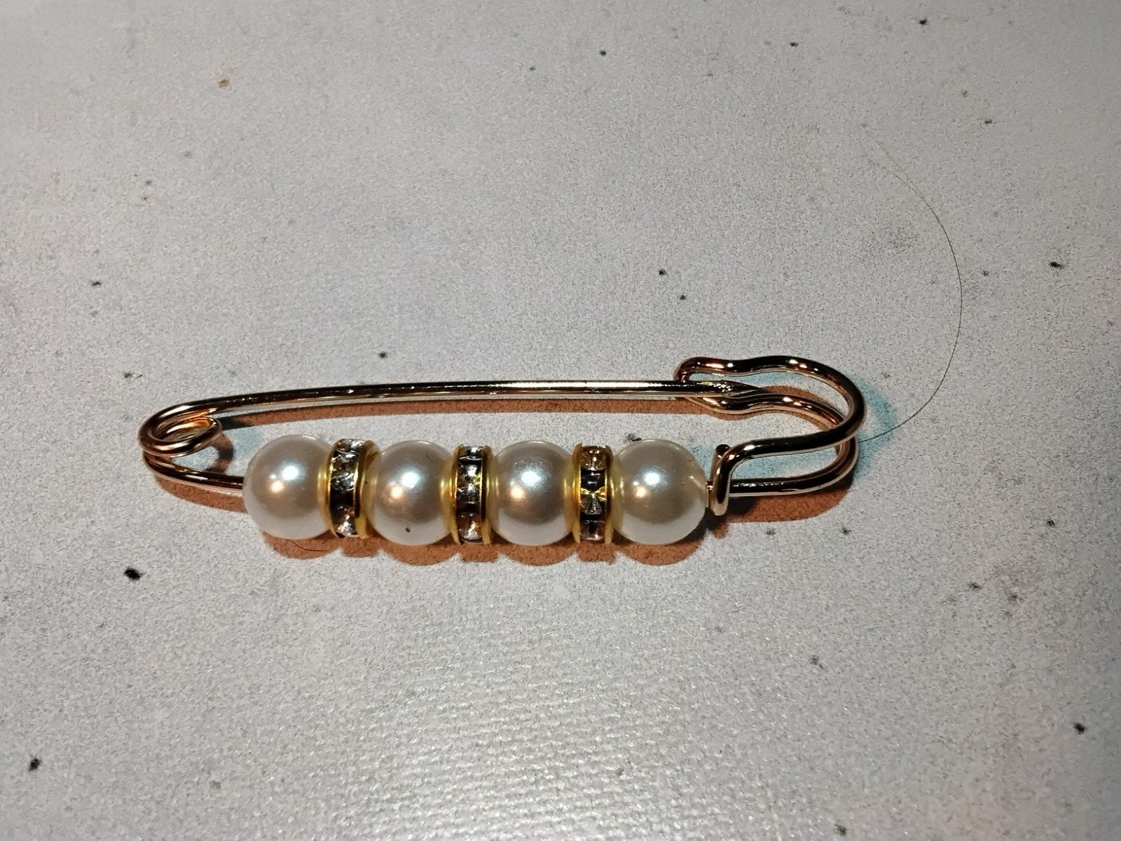 mooie sjaalbroche met parels, Ophalen of Verzenden, Zo goed als nieuw, Goud, Overige materialen