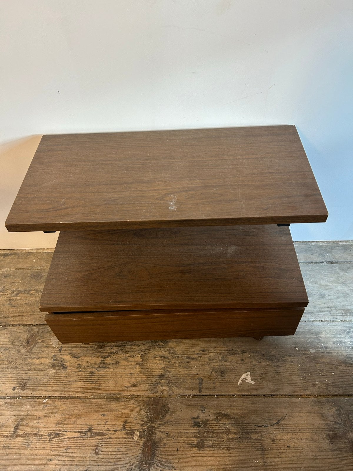 Vintage houten bijzettafel met lade, Ophalen, Minder dan 45 cm, Gebruikt, 55 tot 75 cm