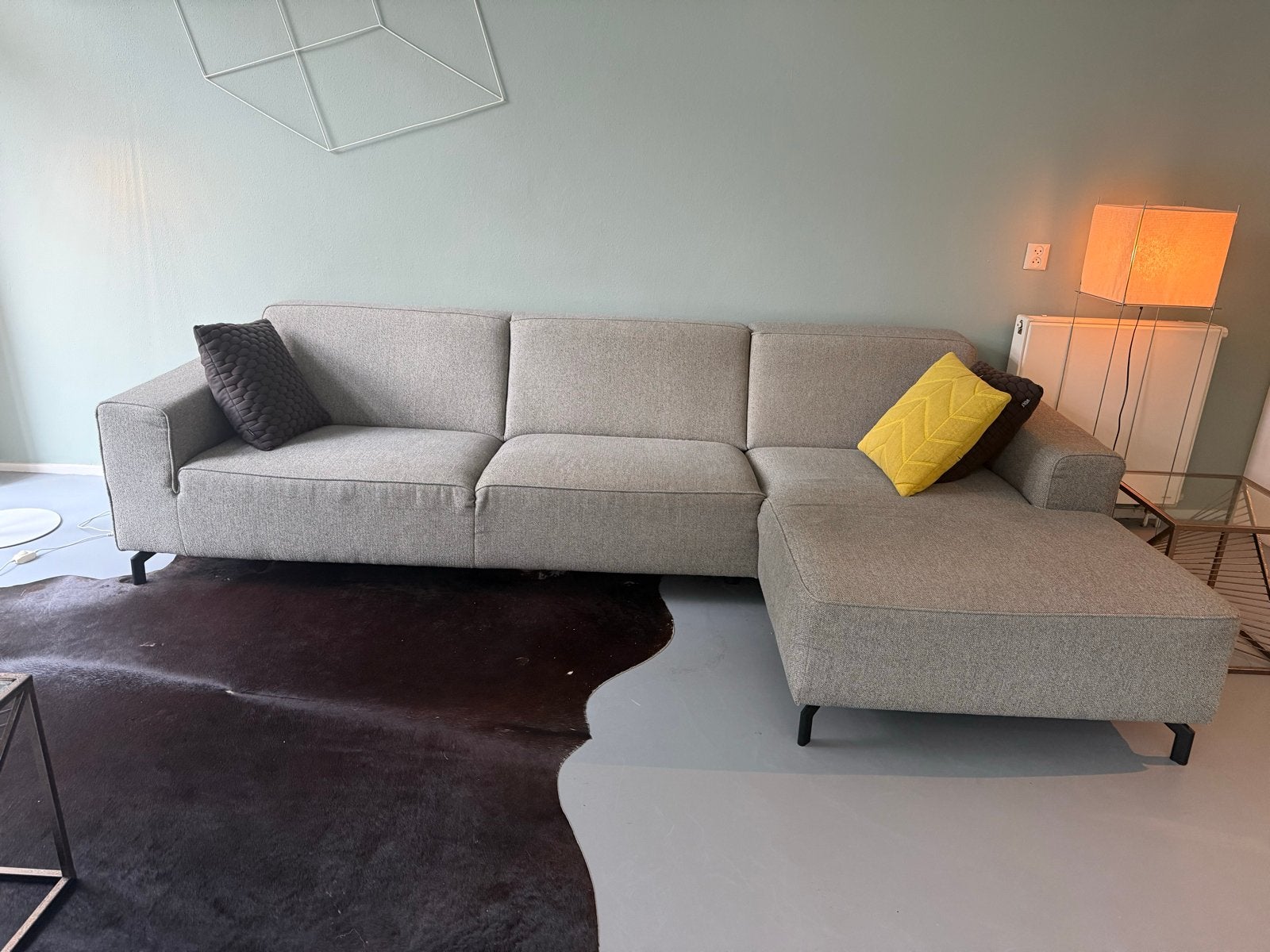 Moderne Hoekbank met Chaise Longue - Grijs Stof, Huis en Inrichting, Banken | Bankstellen, 250 tot 300 cm, Hoekbank, Ophalen of Verzenden