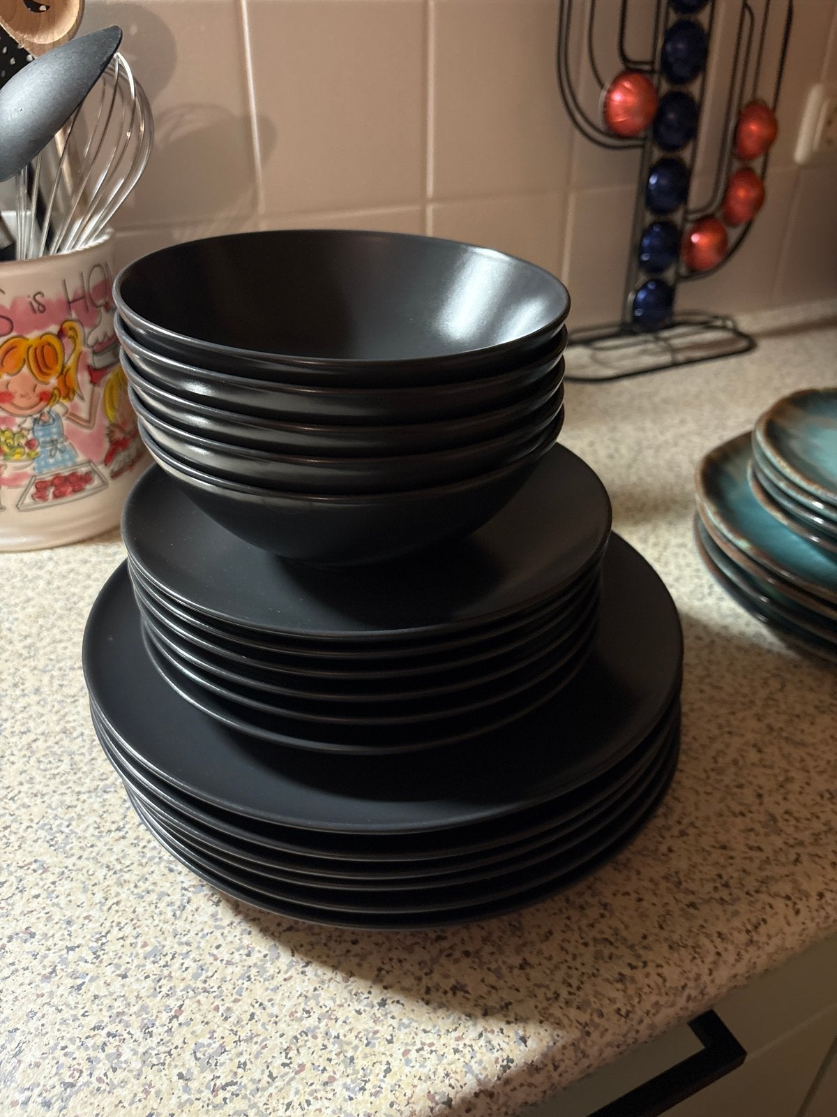 Zwart servies: 6 diner en ontbijt borden en 6 kommen, Ophalen, Keramiek, IKEA, Zo goed als nieuw