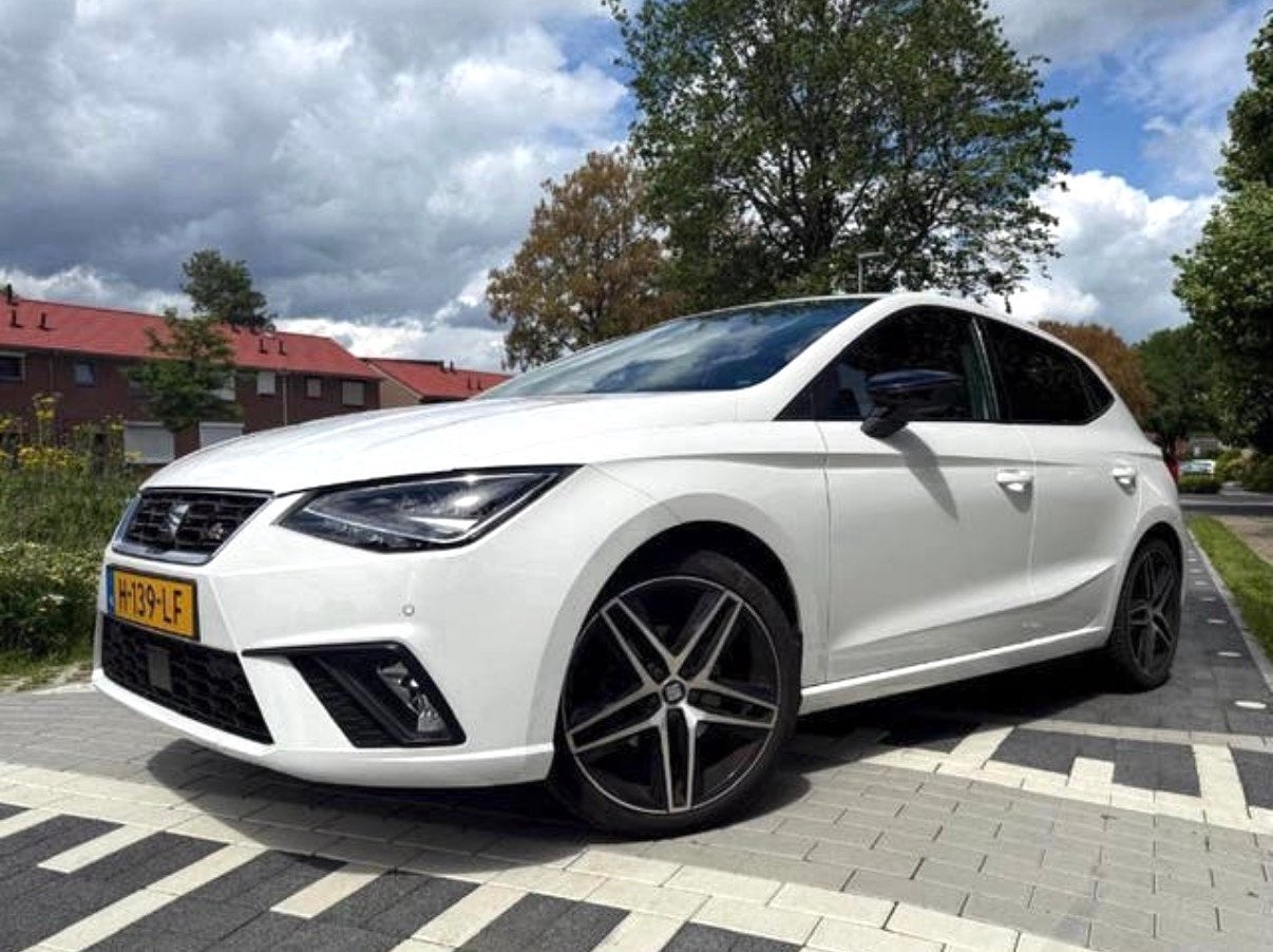 Seat Ibiza 1.0 TSI 115pk 2020 Wit, Voorwielaandrijving, 1049 kg, Zwart, Leder en Stof