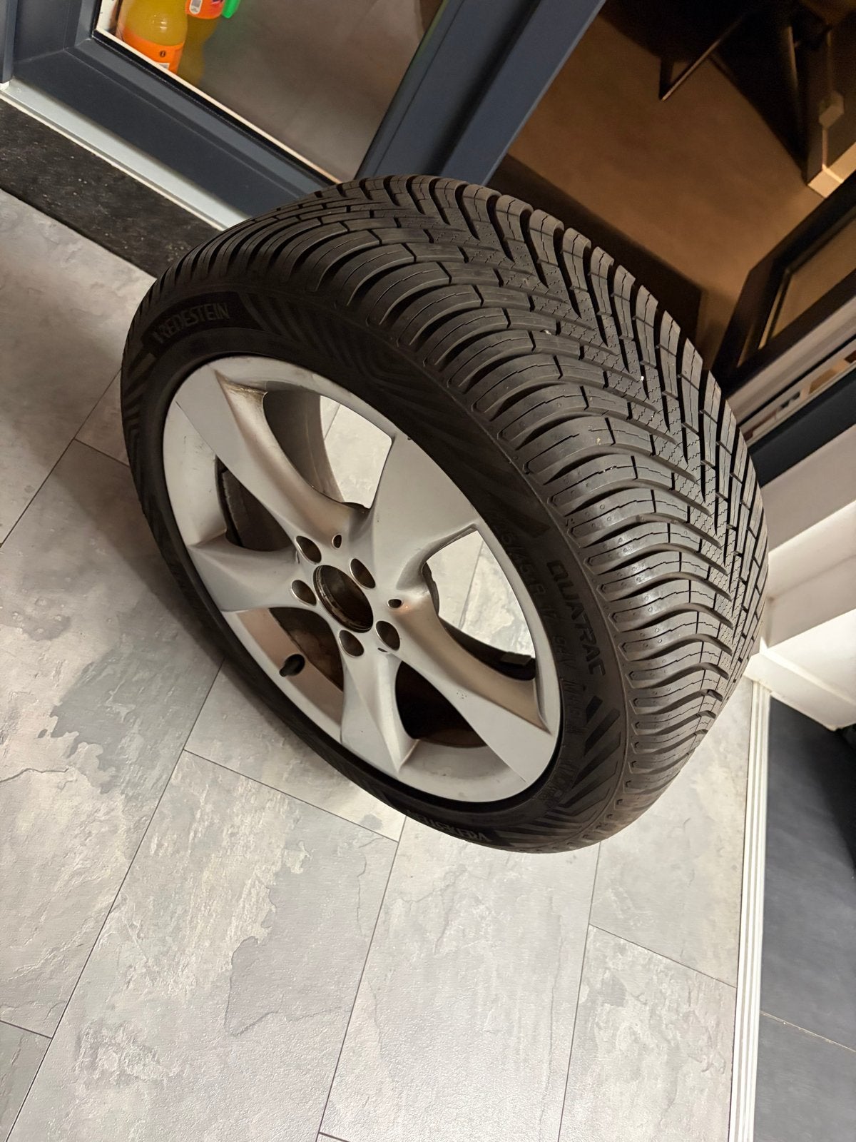 Mercedes B-klasse 17 inch velgen met Vredestein banden, Ophalen, Gebruikt