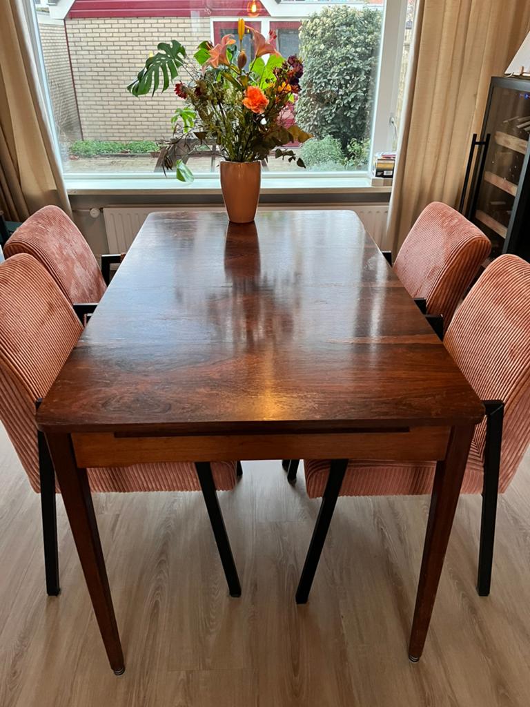 Vintage eettafel, Ophalen of Verzenden, Zo goed als nieuw, 4 tot 6 stoelen