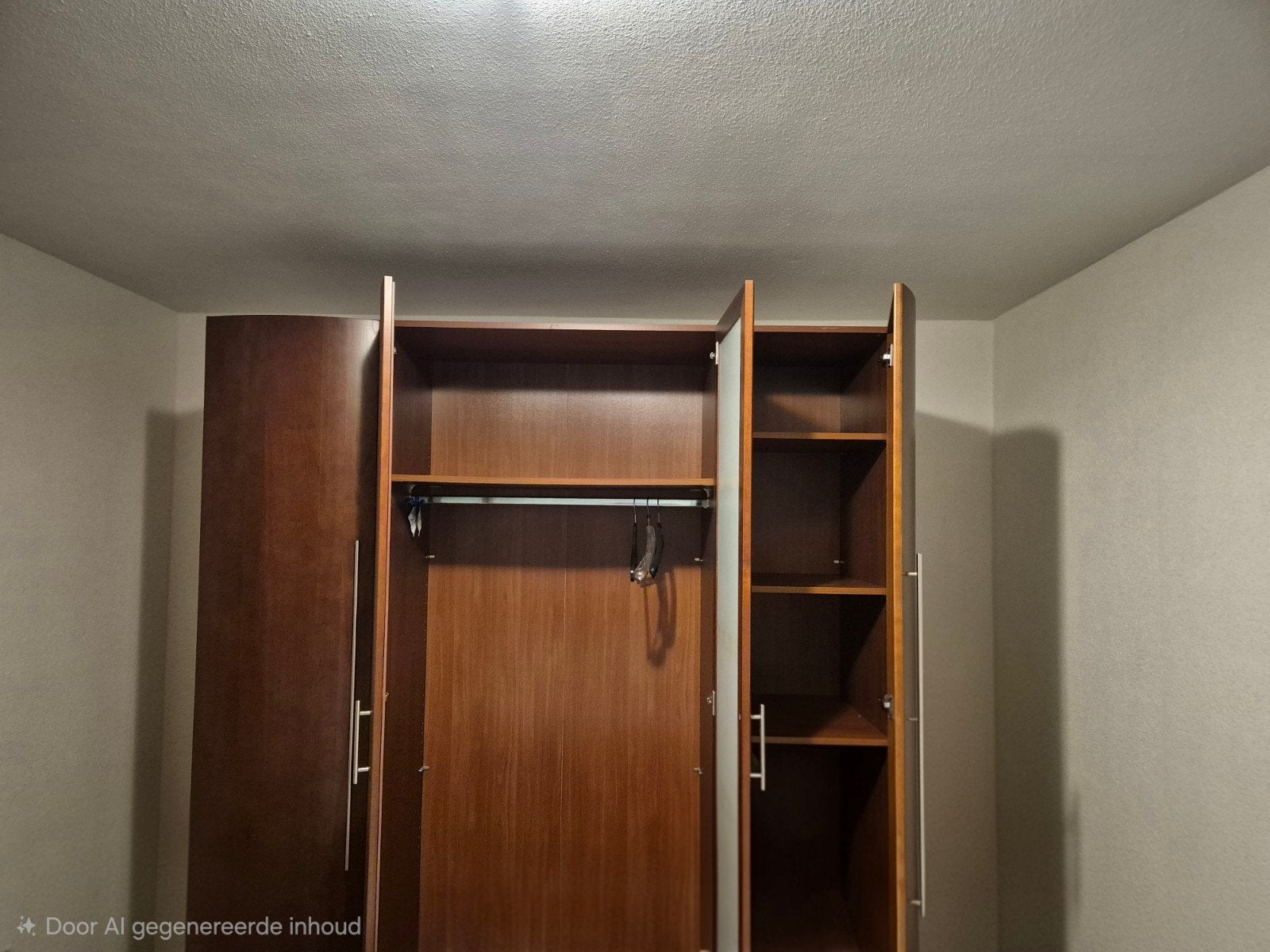 Ruime kledingkast met hang- en legruimte, Huis en Inrichting, Ophalen, Met deur(en), Gebruikt, 200 cm of meer