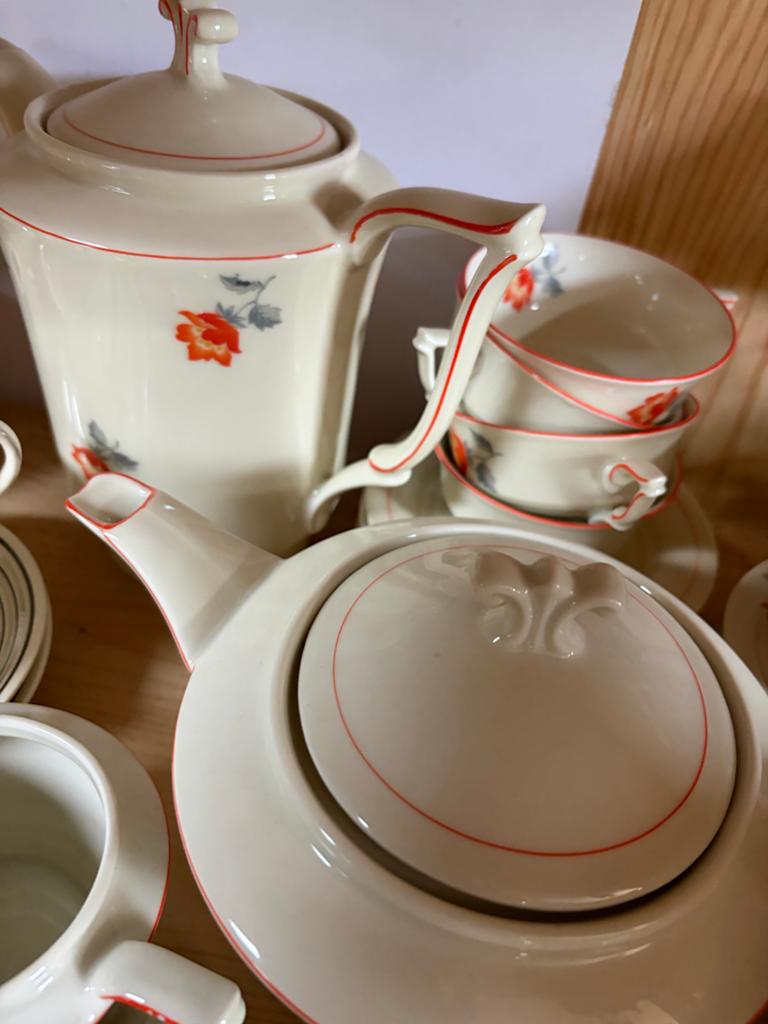 Vintage theeservies met bloemmotief en rode rand, Ophalen of Verzenden