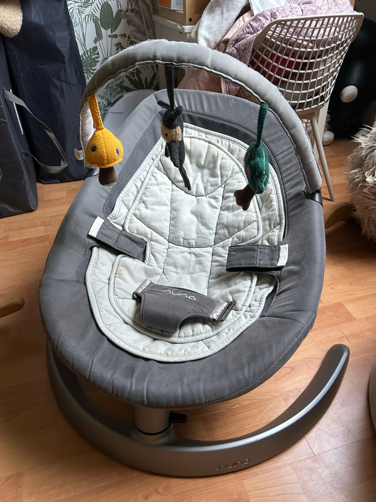 Nuna Leaf Wipstoel met Speelboog - Grijs, Wipstoel, Ophalen, Overige merken, Met gordel(s) of riempje(s)