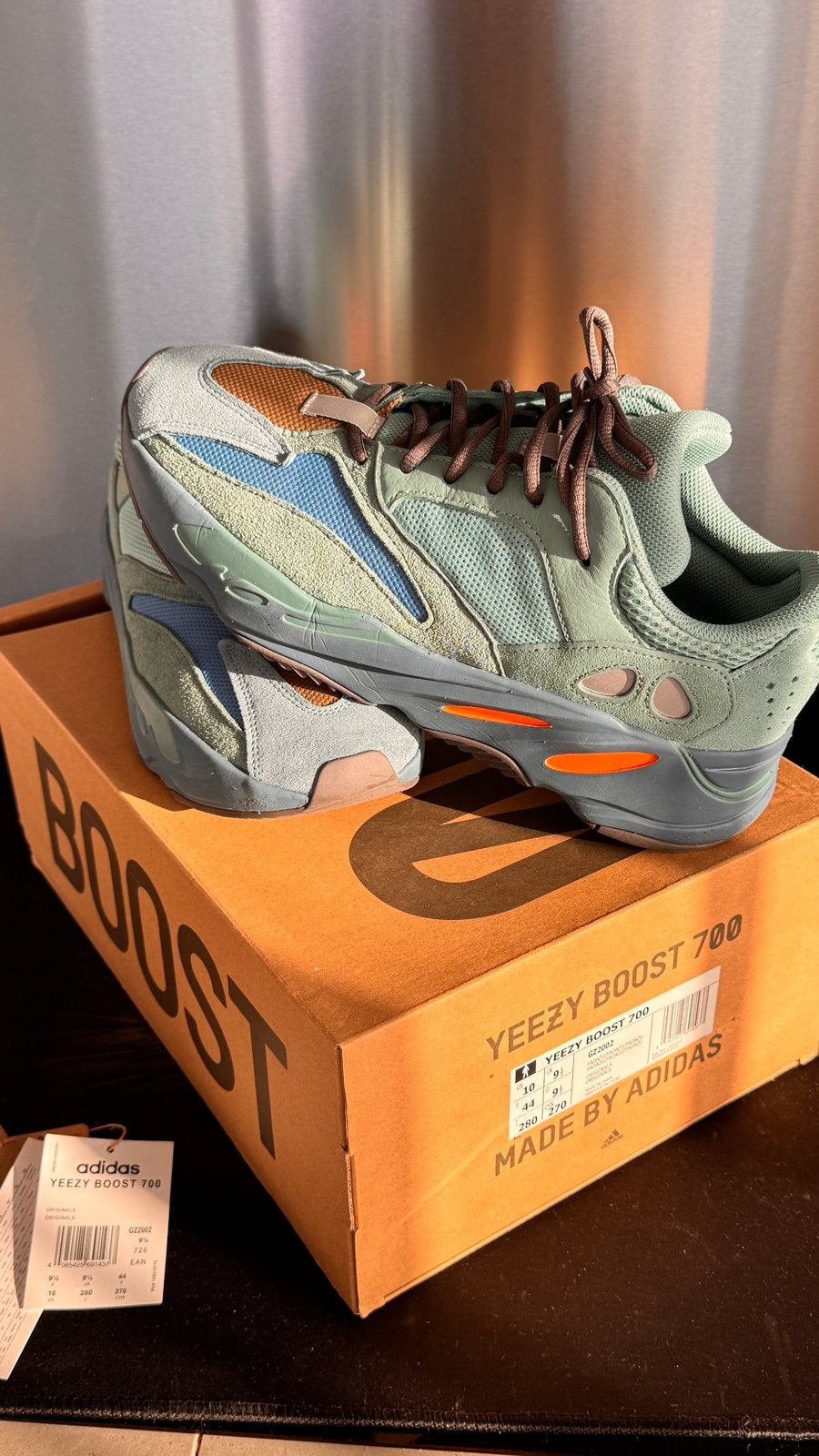 Yeezy azure 700 boost, Overige kleuren, Ophalen of Verzenden, Sneakers of Gympen, Zo goed als nieuw