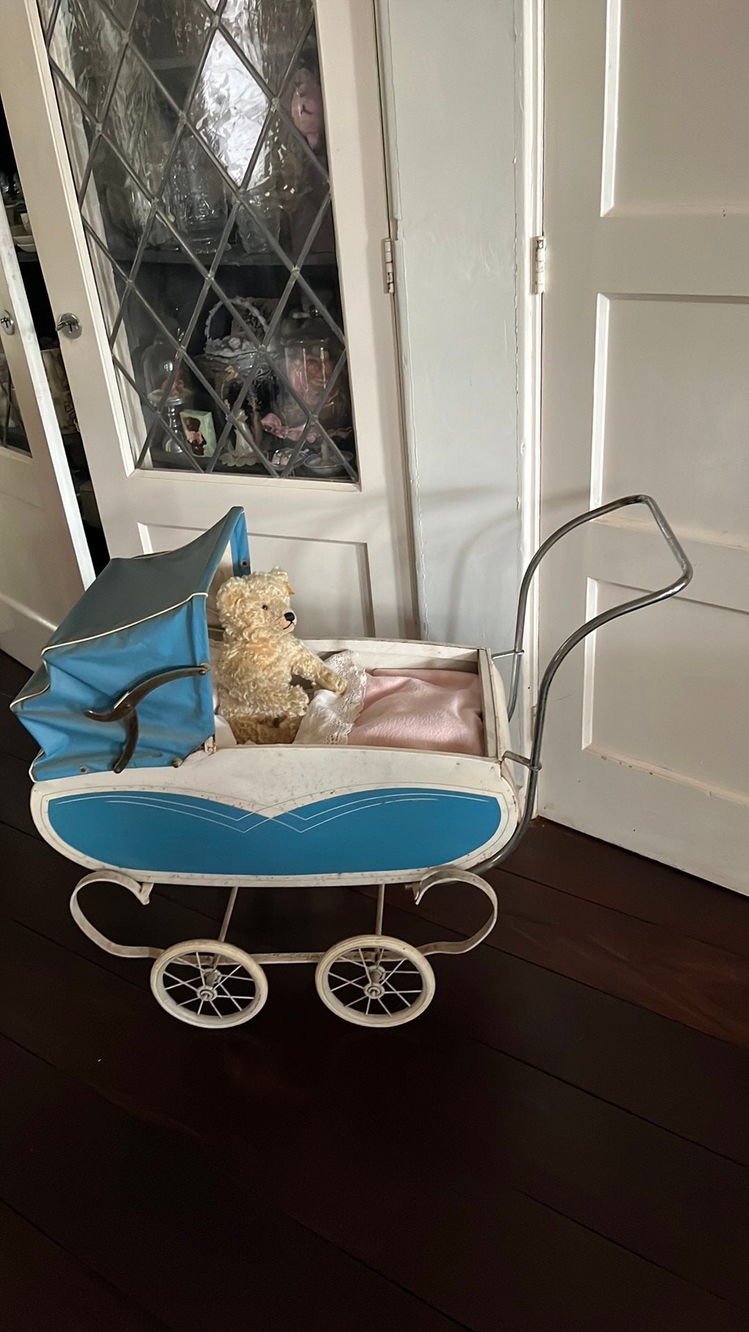 Leuke oude poppenwagen, Ophalen, Zo goed als nieuw
