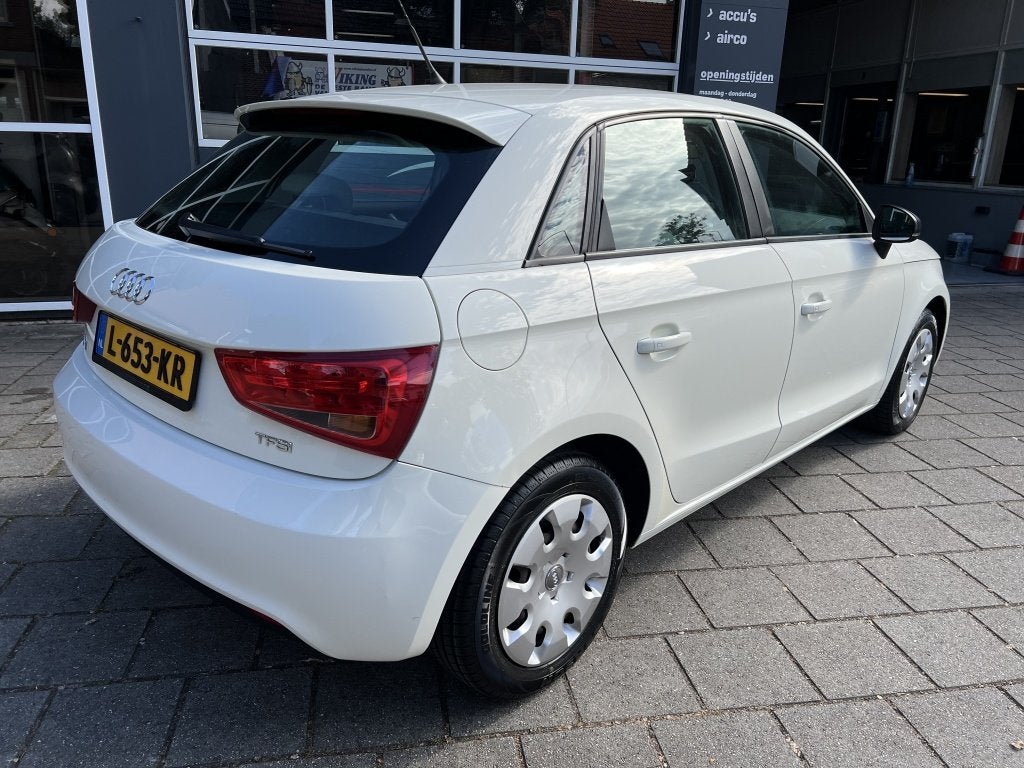 Audi A1 Sportback 1.2 TFSI Ambition (bj 2012), Voorwielaandrijving, Euro 5, 4 cilinders, 4 stoelen