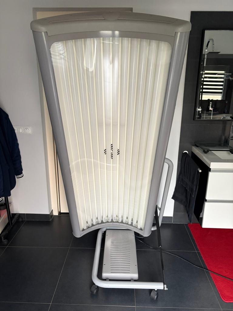 Mooie zonnehemel en lampen met geïntegreerde gezichtsbruiner, Ophalen, Zo goed als nieuw, Zonnebank enkelzijdig, 10 tot 15 lampen