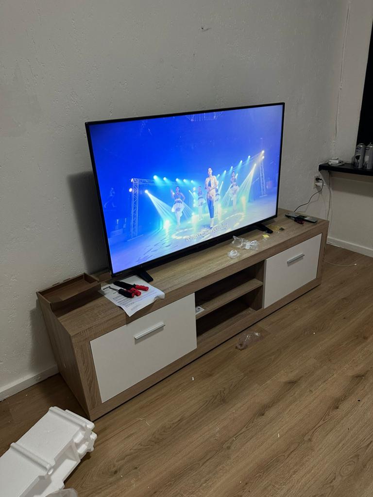 JYSK FAVRBO TV-meubel licht eiken/wit, Ophalen, 150 tot 200 cm, Zo goed als nieuw, Minder dan 100 cm